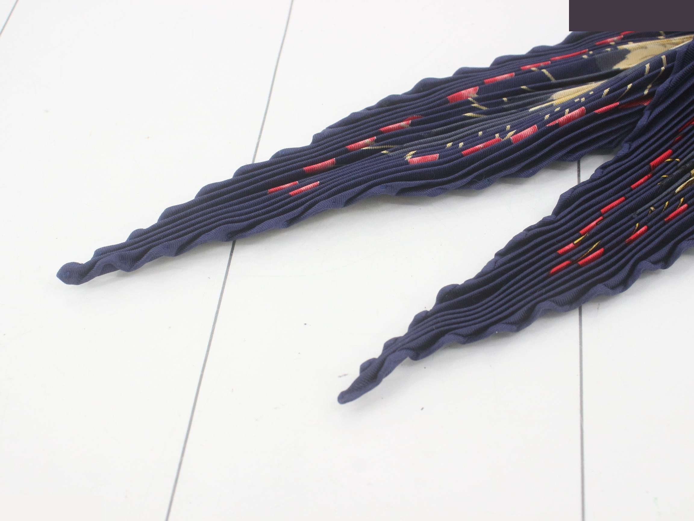 pleated scarf — view 3
