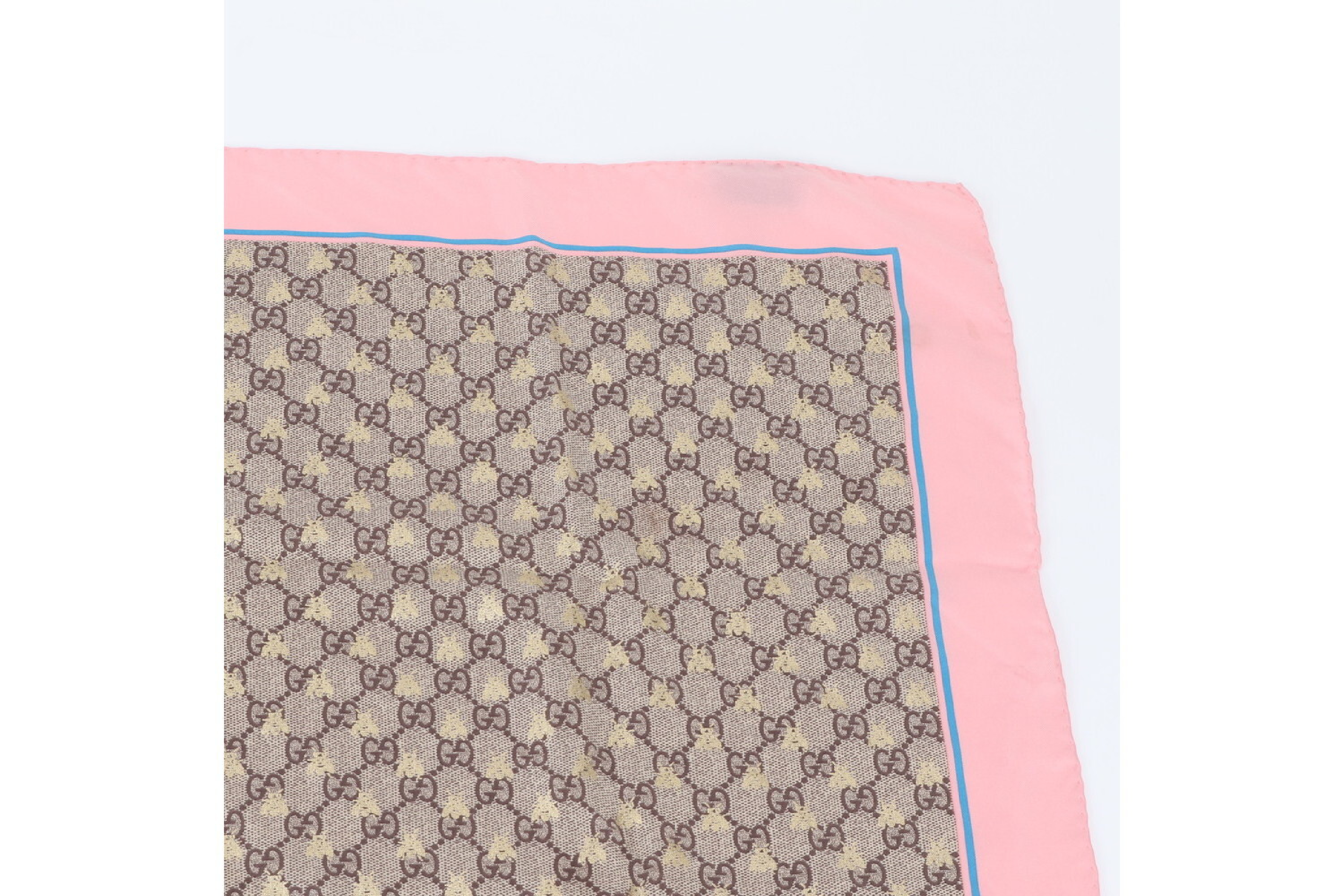 tag attached GG Bee scarf and other accessories — view 3