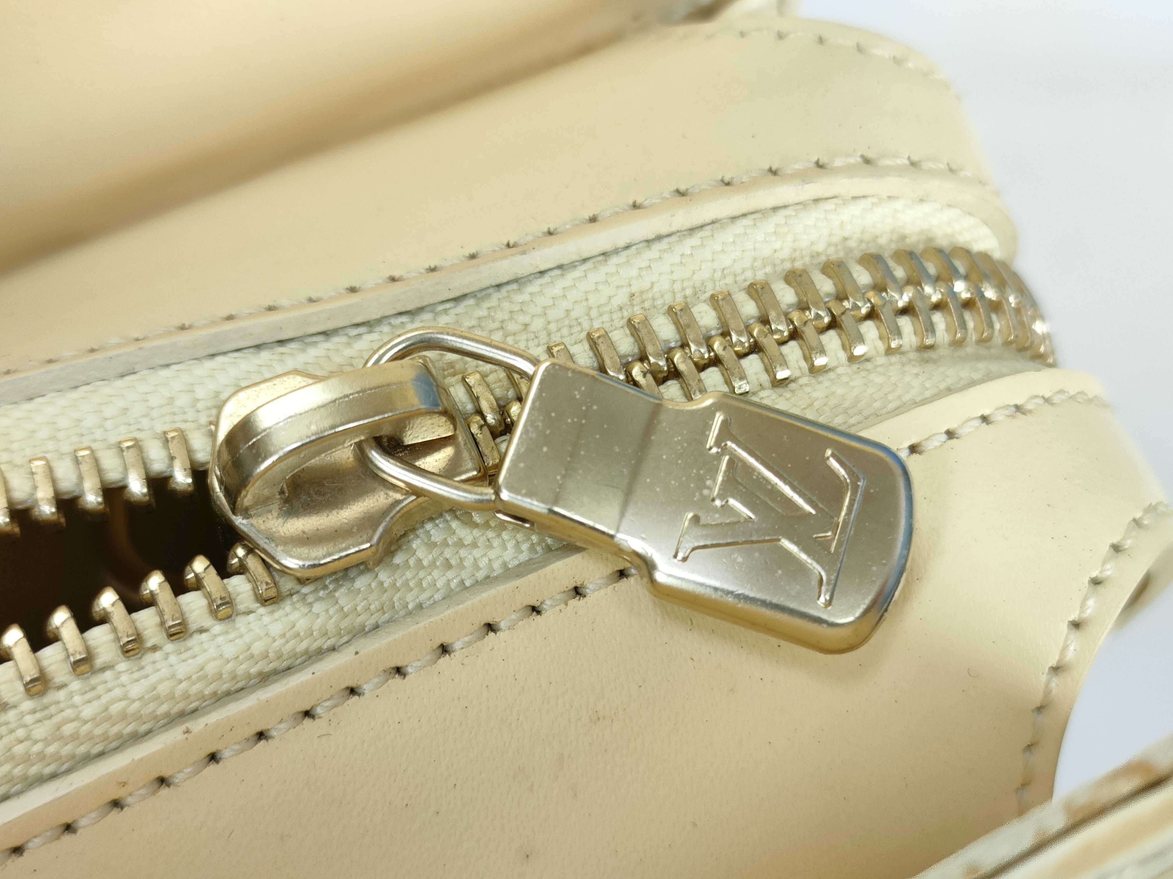 Epi Leather Croisette PM M5249A LB1010 Handbag — view 15