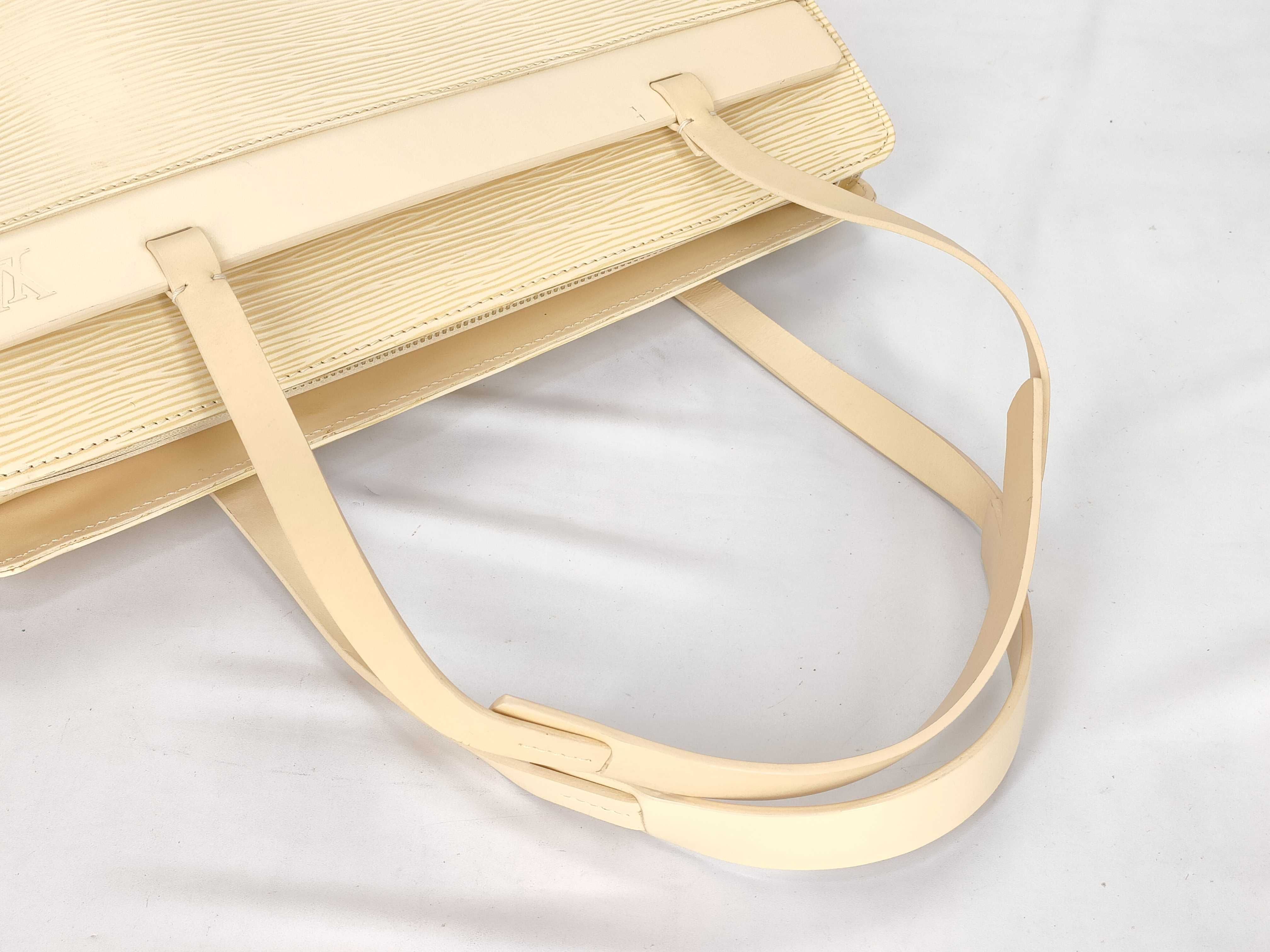 Epi Leather Croisette PM M5249A LB1010 Handbag — view 3