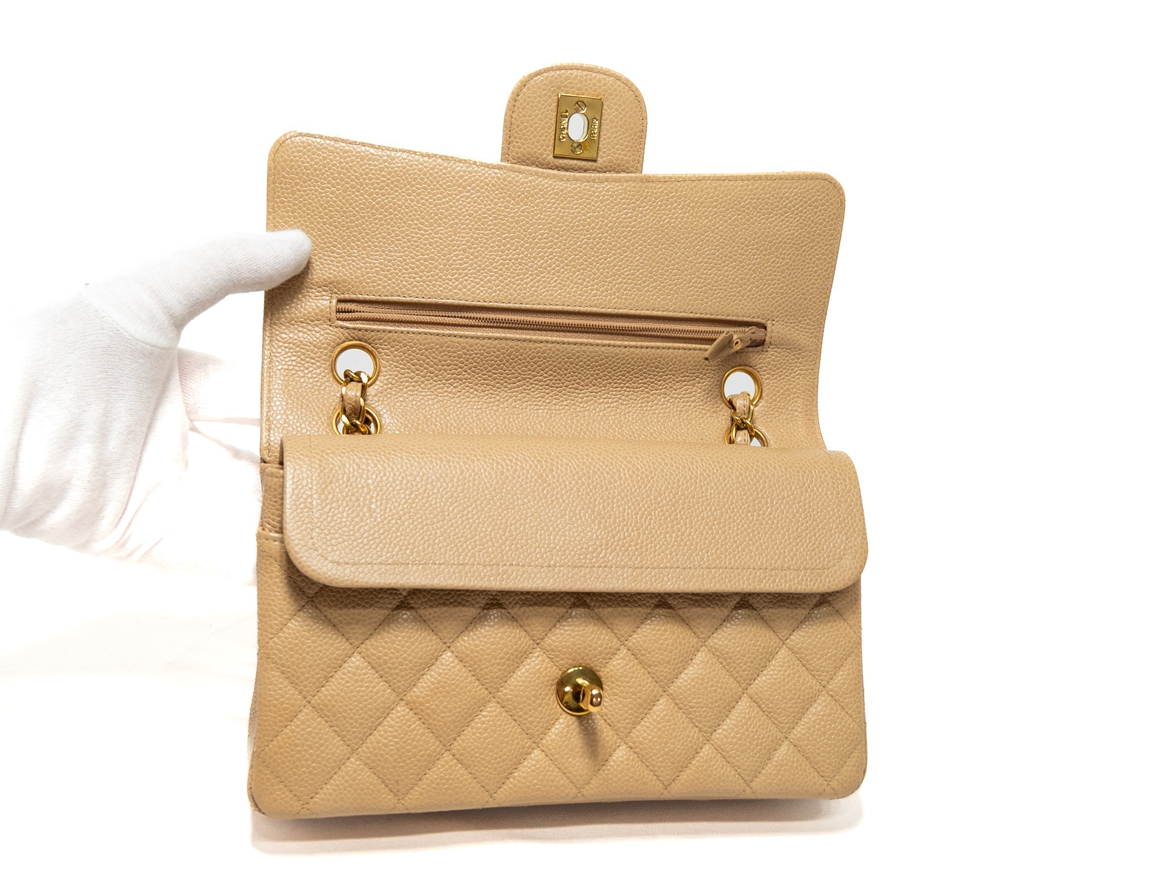 Caviar skin double flap seal card holder, beige, matelassé 23 — view 7