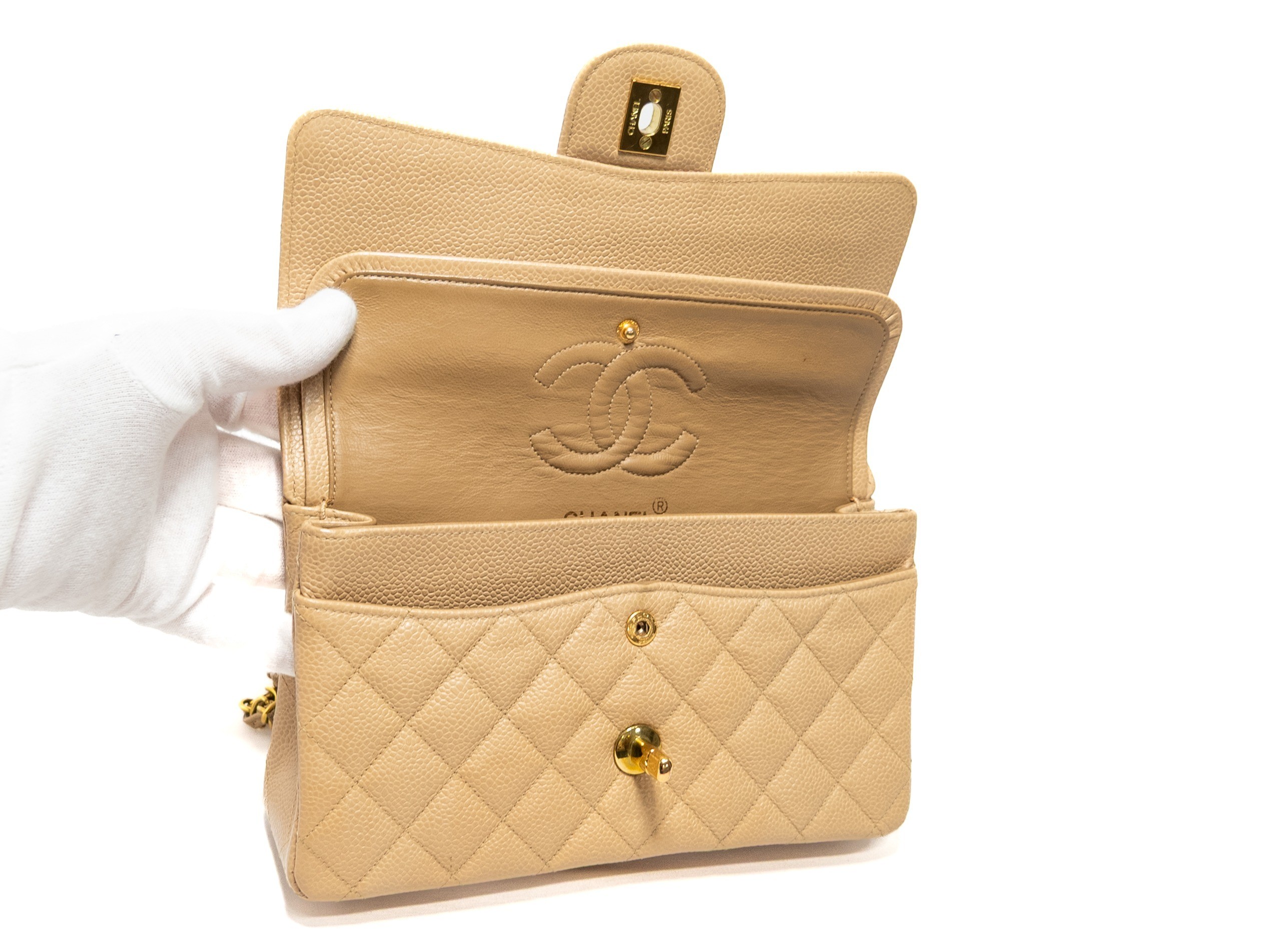 Caviar skin double flap seal card holder, beige, matelassé 23 — view 8