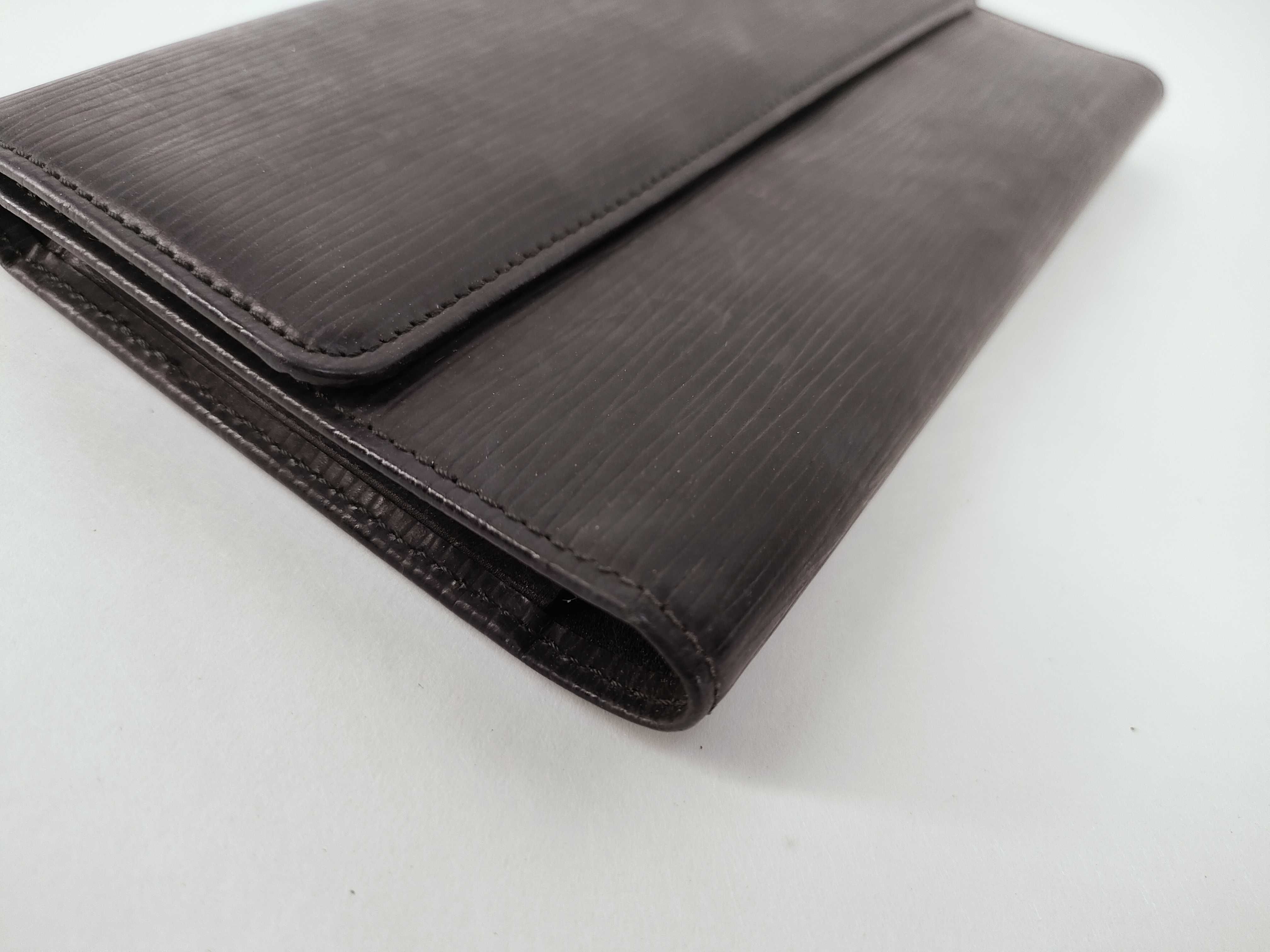 Epi Louis Vuitton Portefeuille International Wallet — view 3