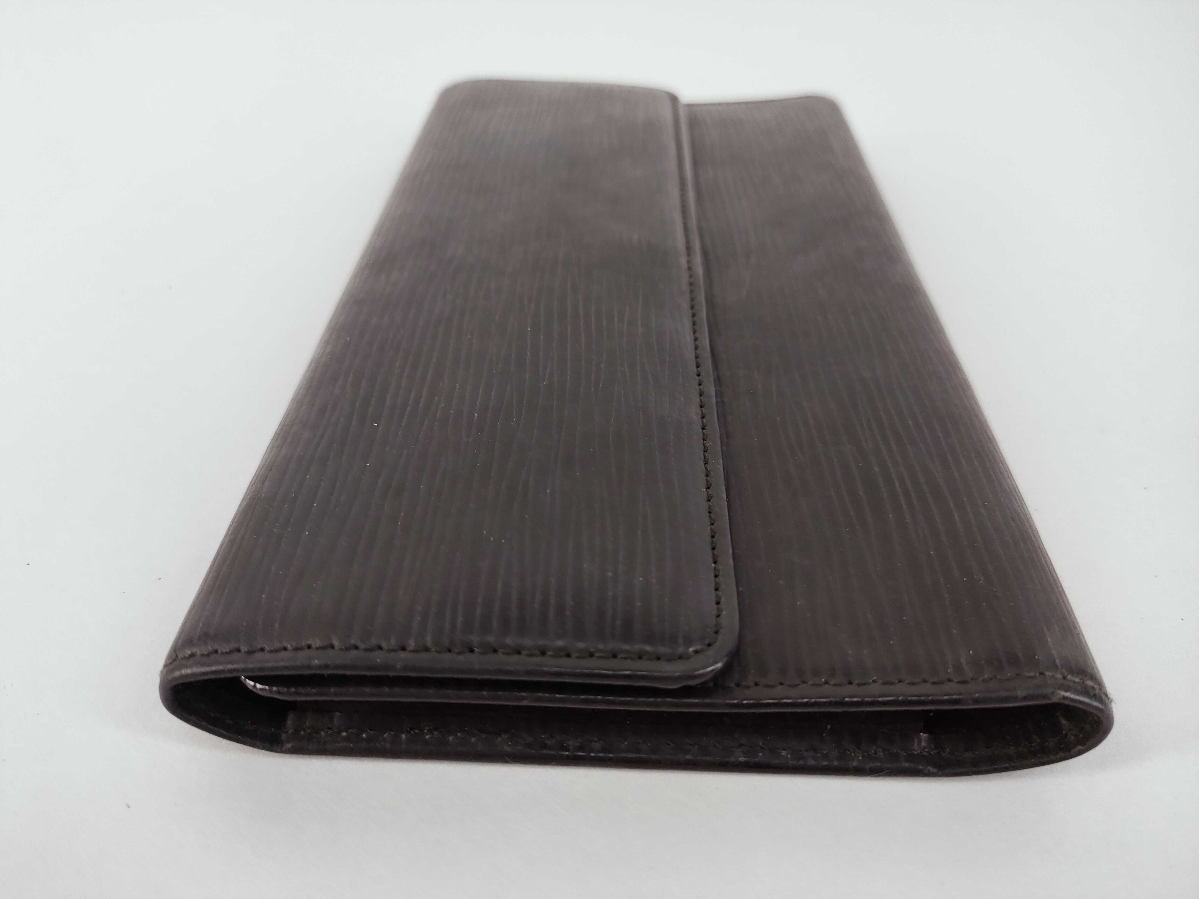 Epi Louis Vuitton Portefeuille International Wallet — view 4