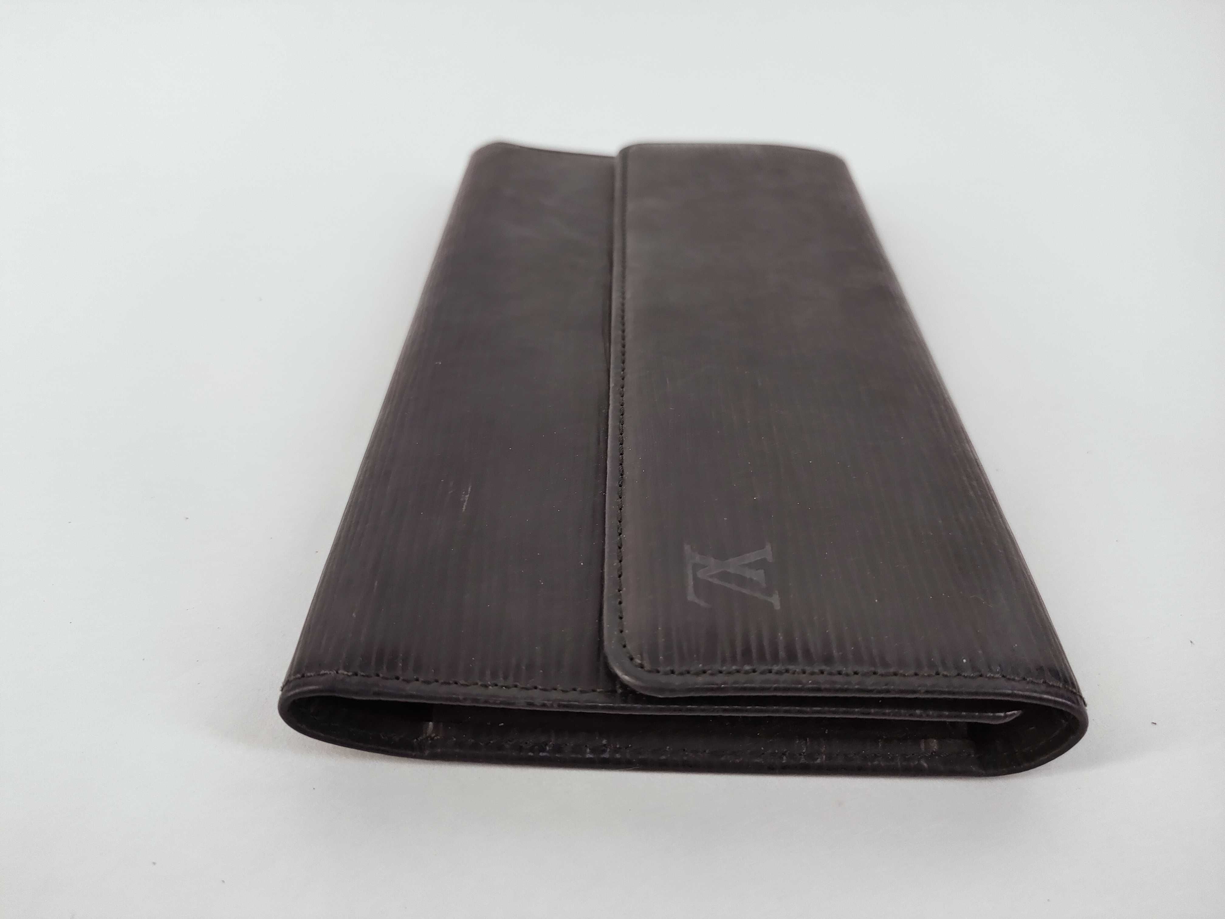 Epi Louis Vuitton Portefeuille International Wallet — view 6