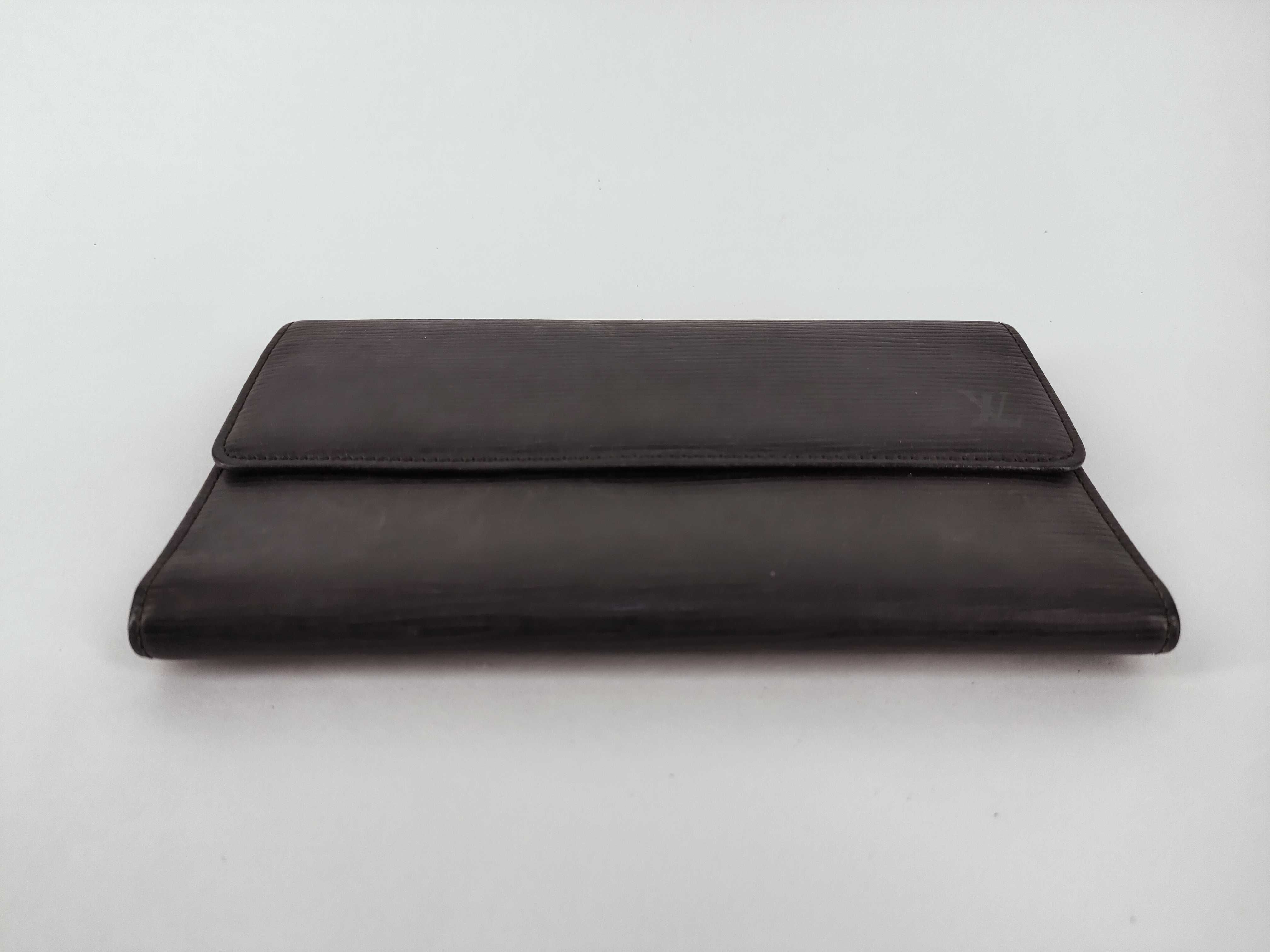 Epi Louis Vuitton Portefeuille International Wallet — view 7