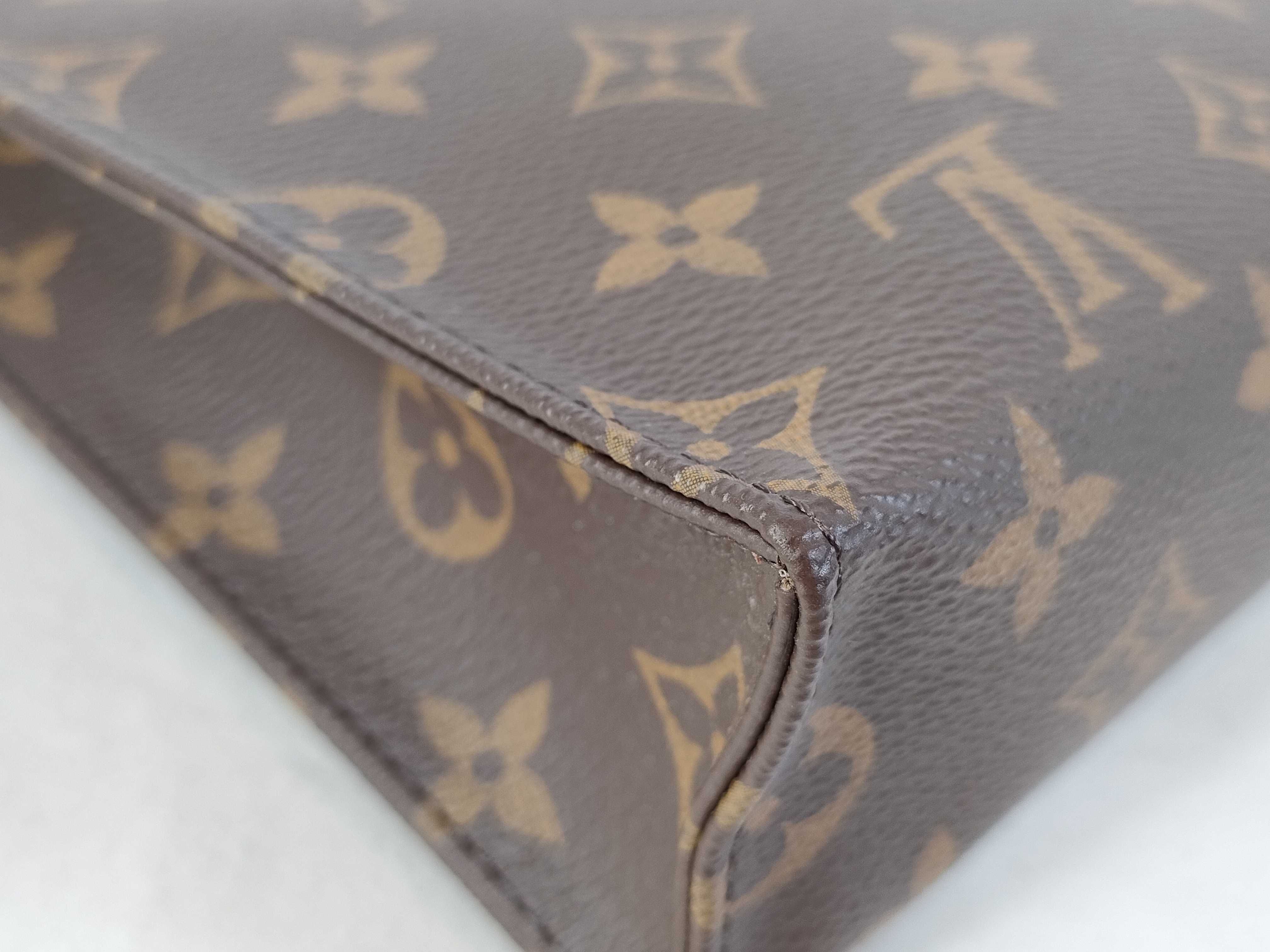 VN- Monogram Pochette Toilette 26 M47542 Pouch — view 3