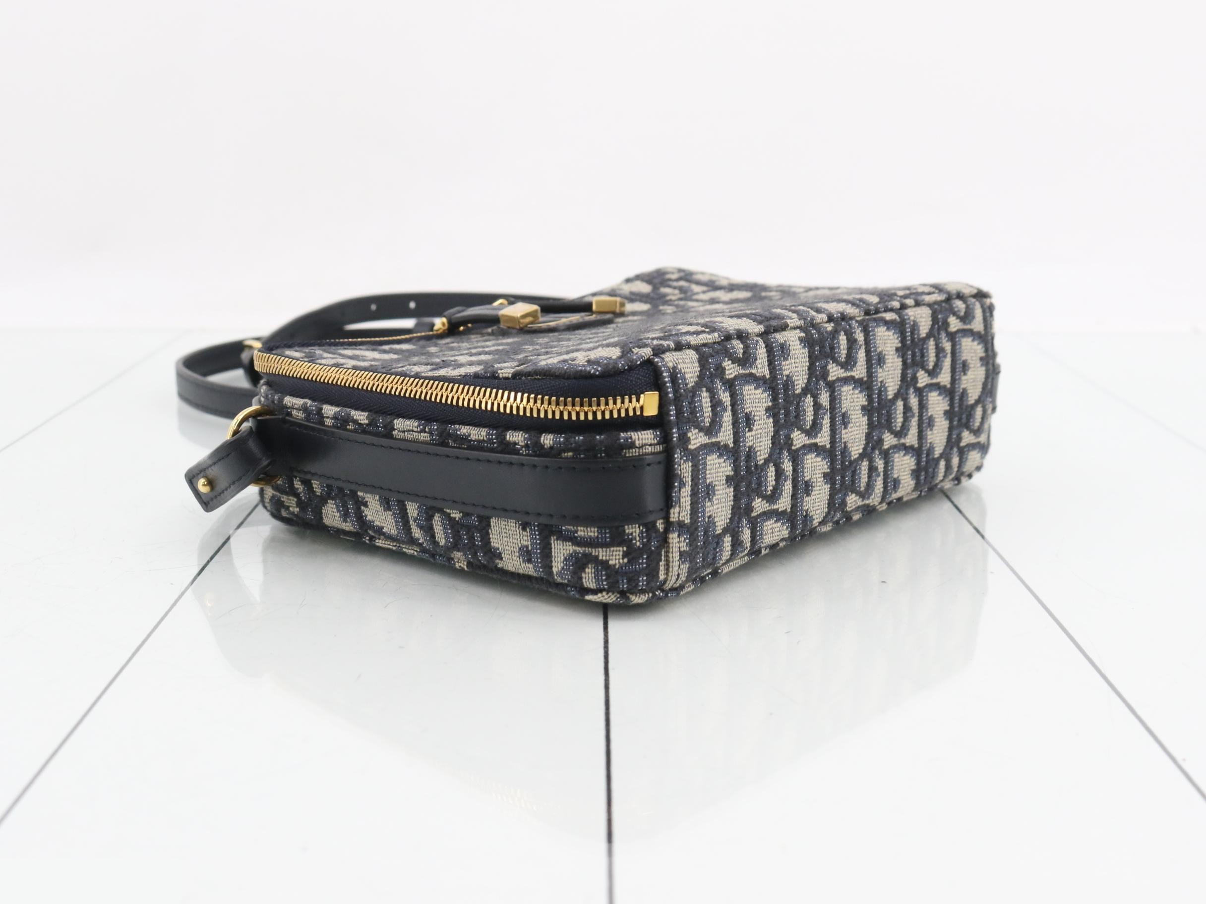 Canvas OBLIQUE 30 Montaigne Shoulder Bag, Navy — view 5