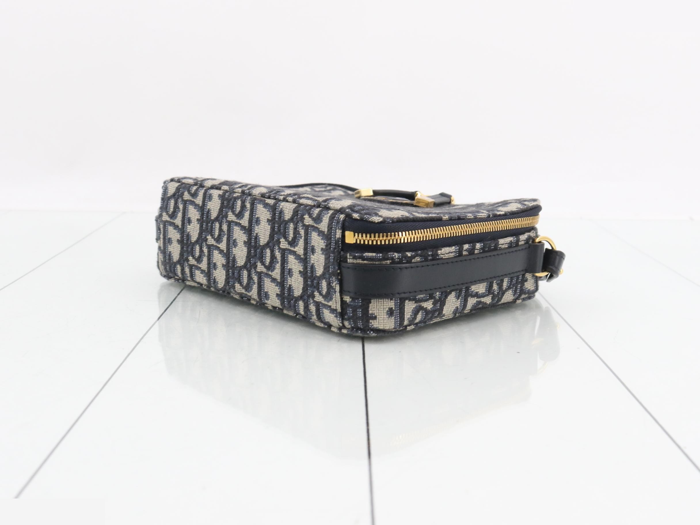 Canvas OBLIQUE 30 Montaigne Shoulder Bag, Navy — view 6