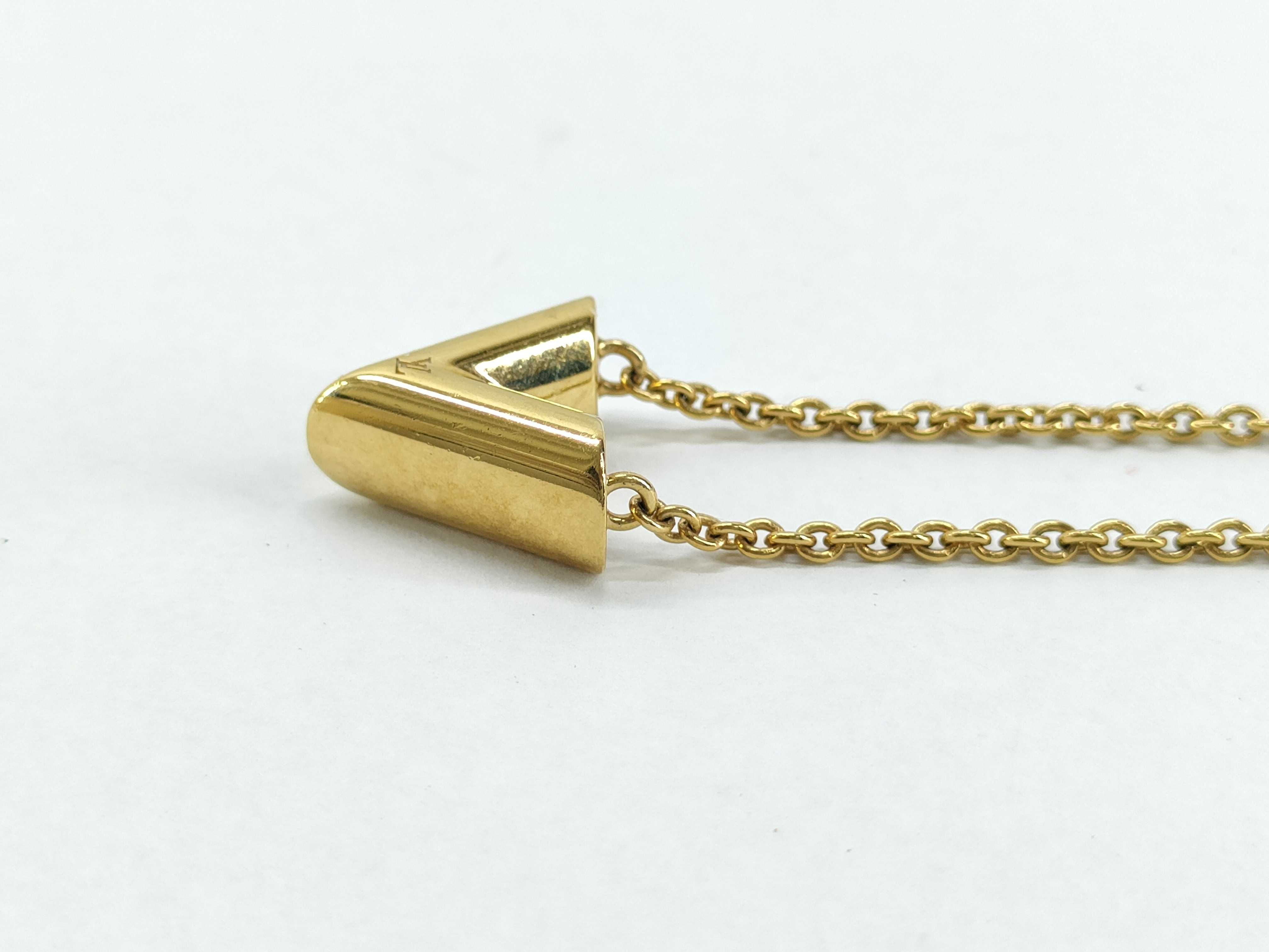 LV M00857 Essential V Necklace — view 3