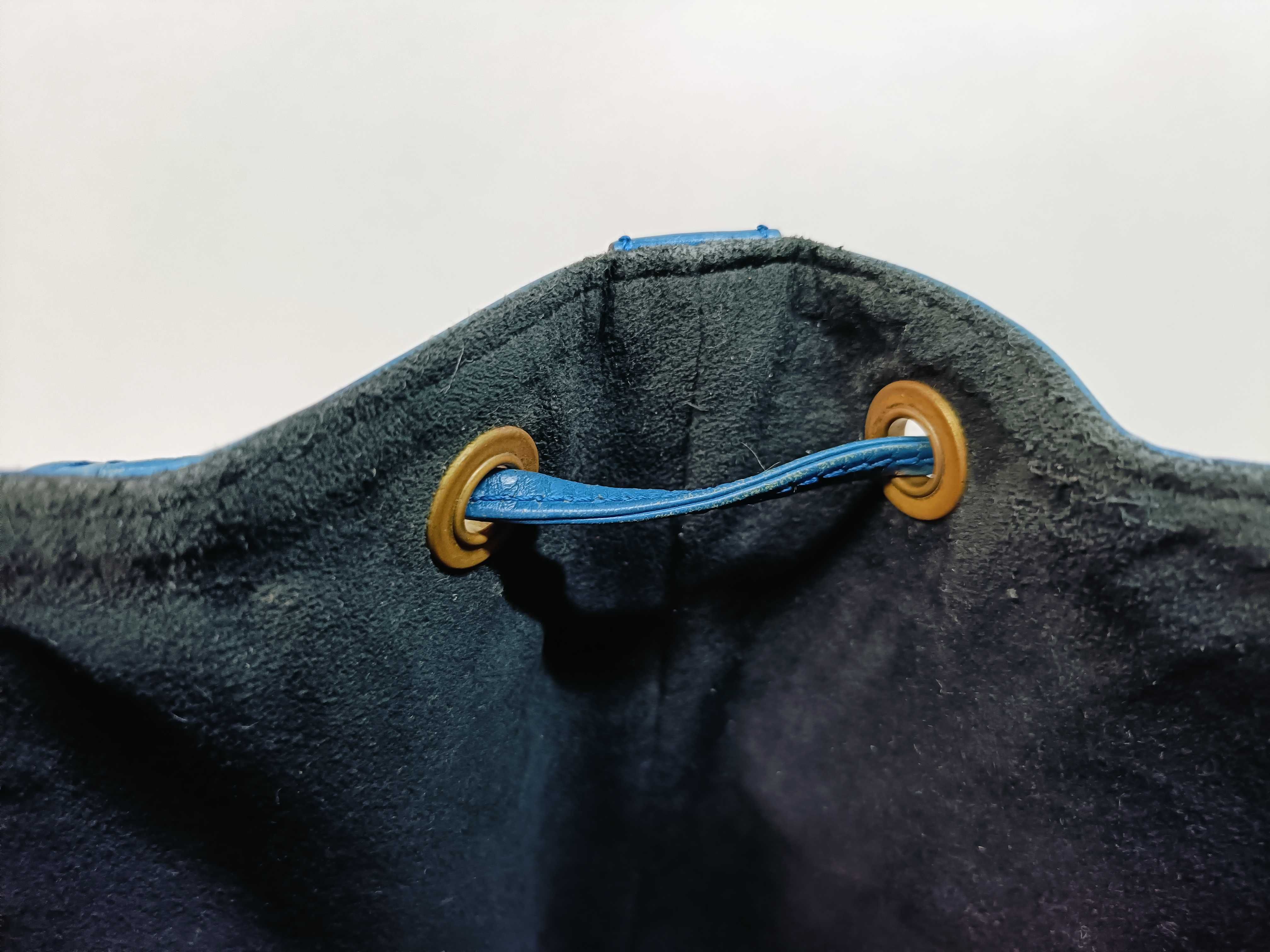Epi Petit Noé Shoulder Bag — view 9