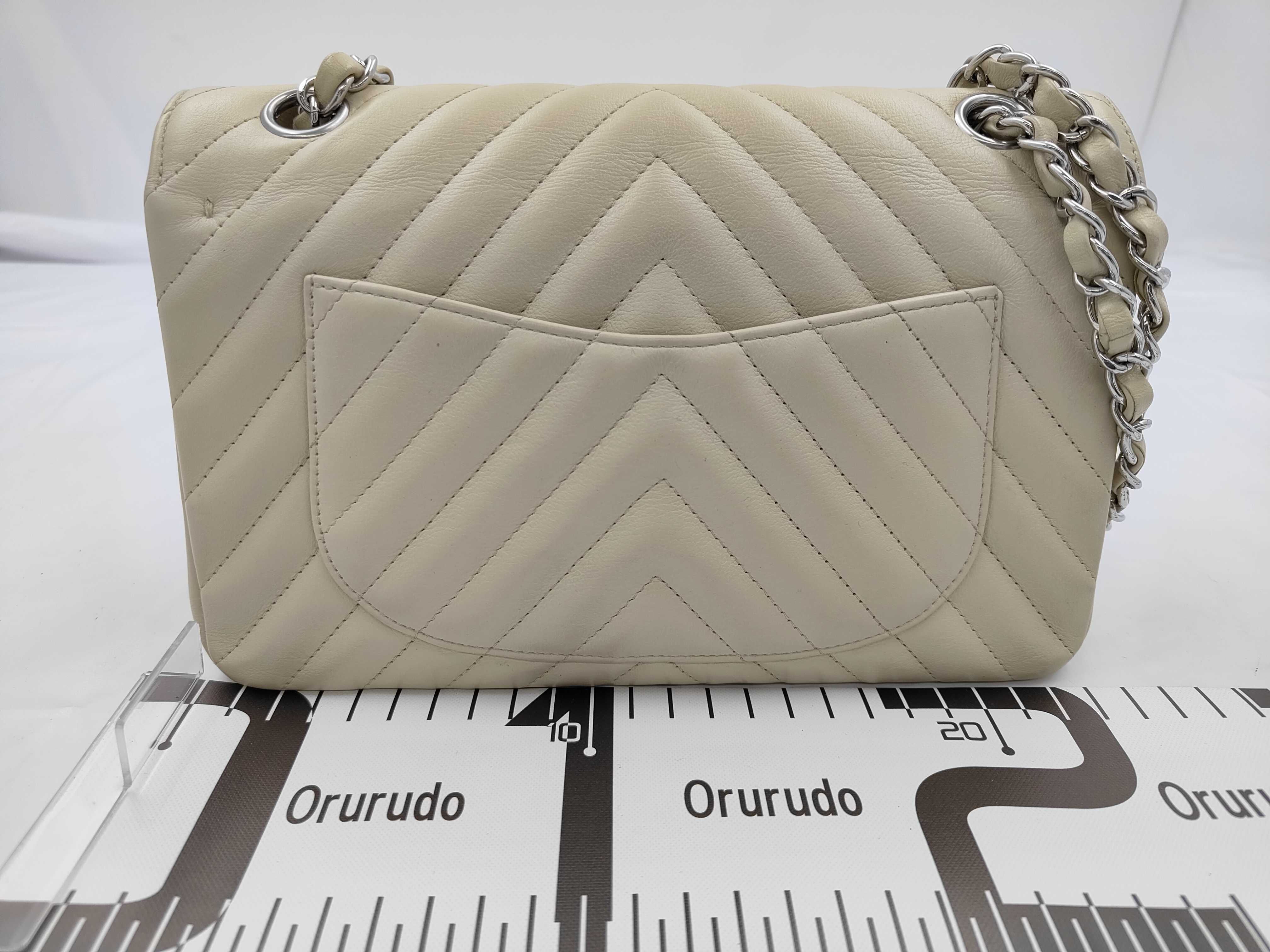 V-stitch double flap calfskin chain shoulder bag in beige. — view 2