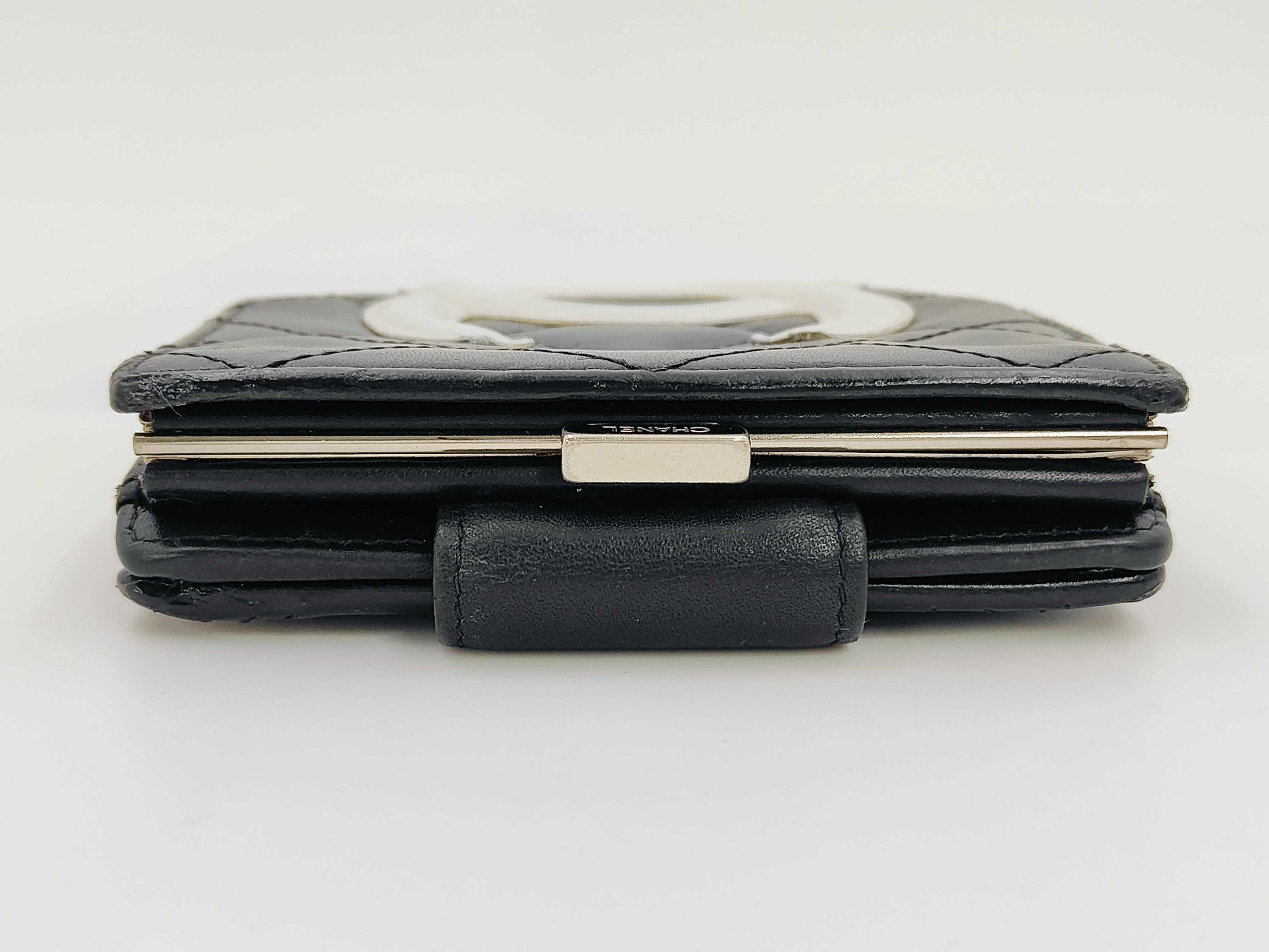 Cambon Line Leather Bi-fold Wallet (Serial Number) — view 5