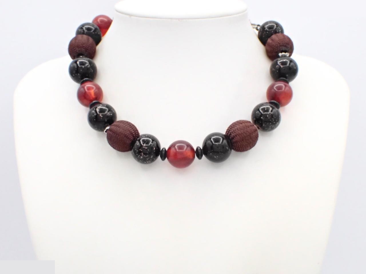 Other lines: Precious metals, necklaces, pendants, chains approximately 40cm long. — view 3