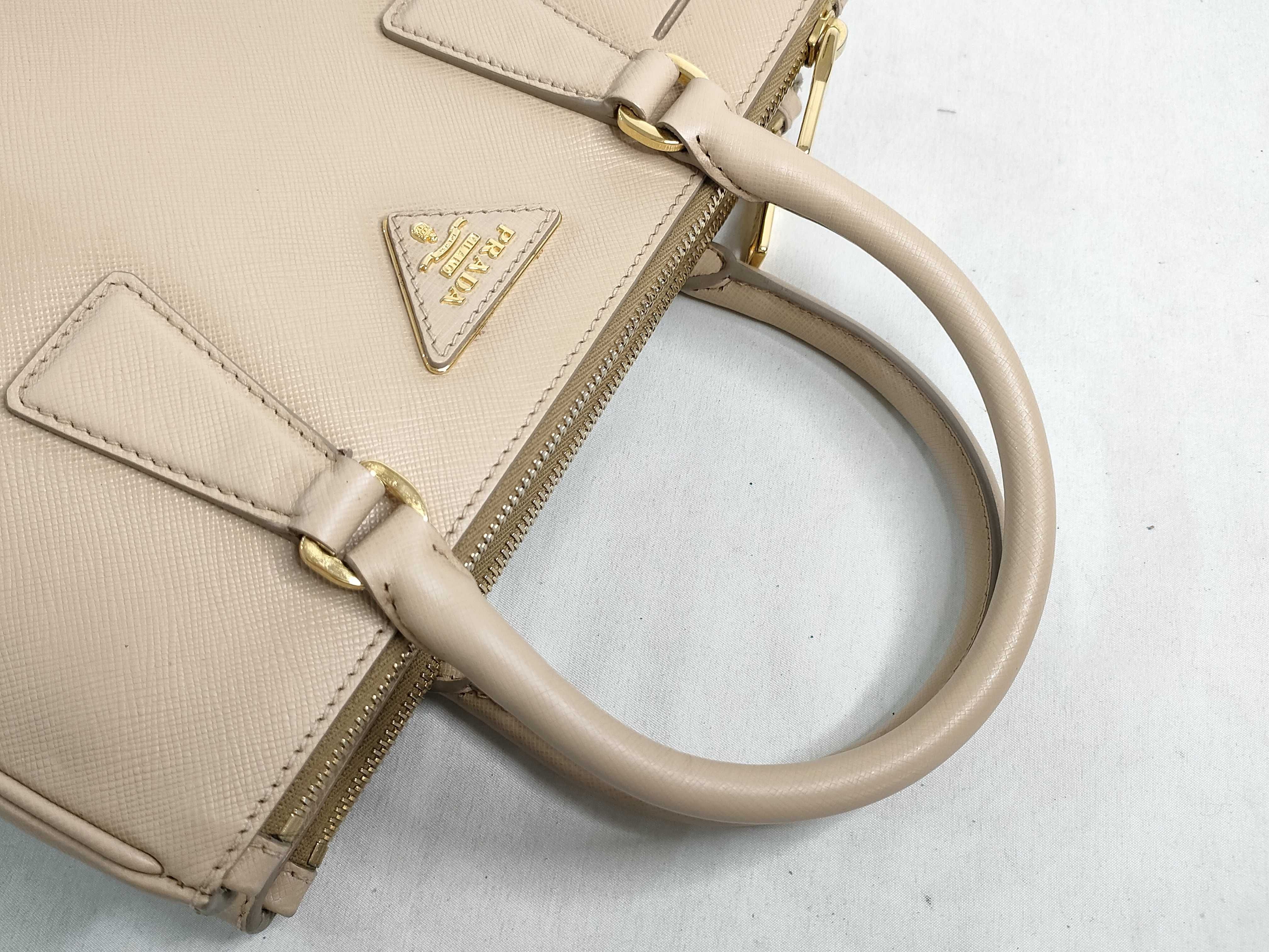 ID- Saffiano Lux Galeria Cowhide 2-Way Handbag Beige 1BA863 Handbag — view 3