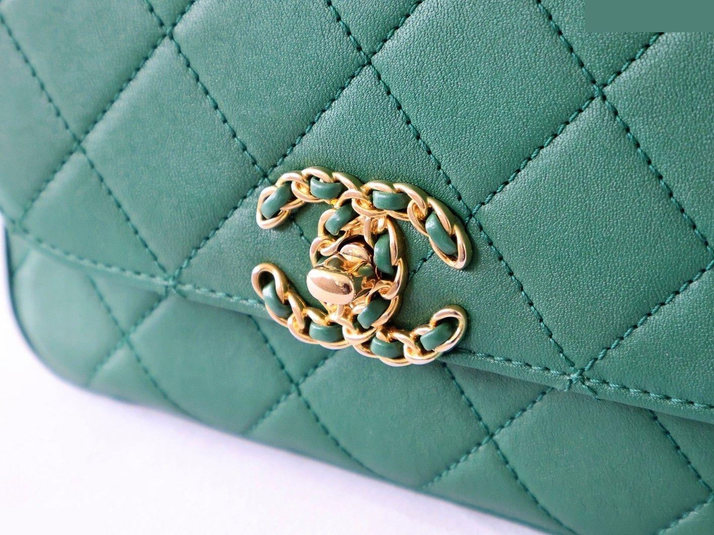 Matelassé Lambskin 2-Way Chain Shoulder Bag, Green — view 8