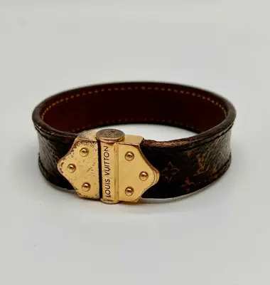 Brassless Spirit, wrist circumference approximately 15cm