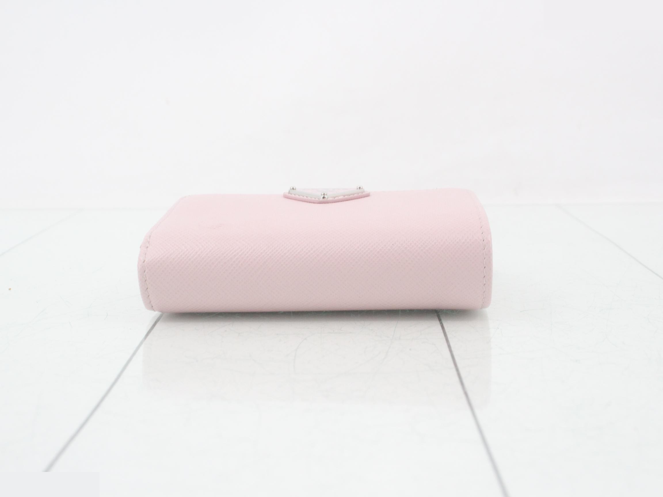 Triangle logo bifold wallet, pink leather — view 3