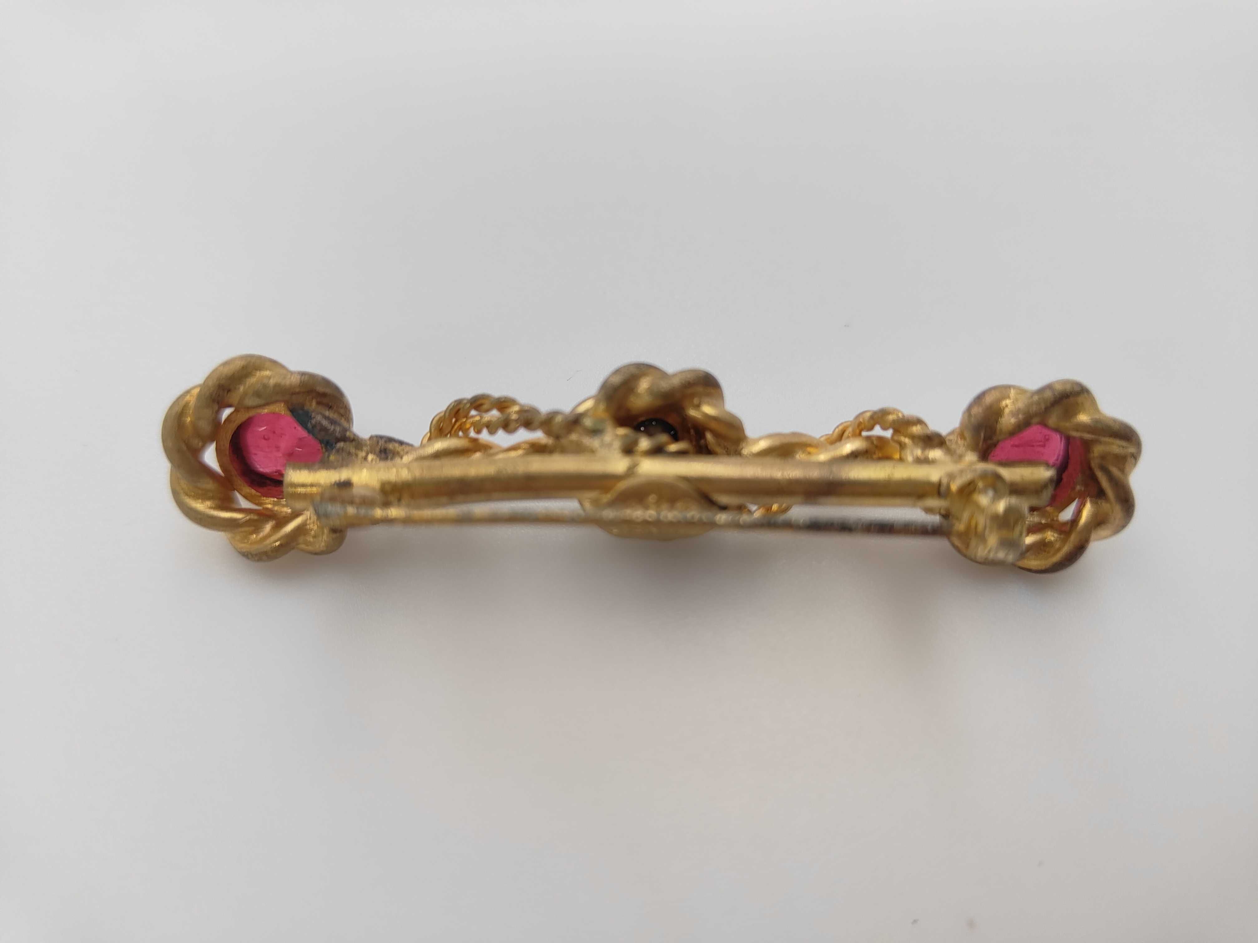 engraved chain brooch with rhinestones. — view 2