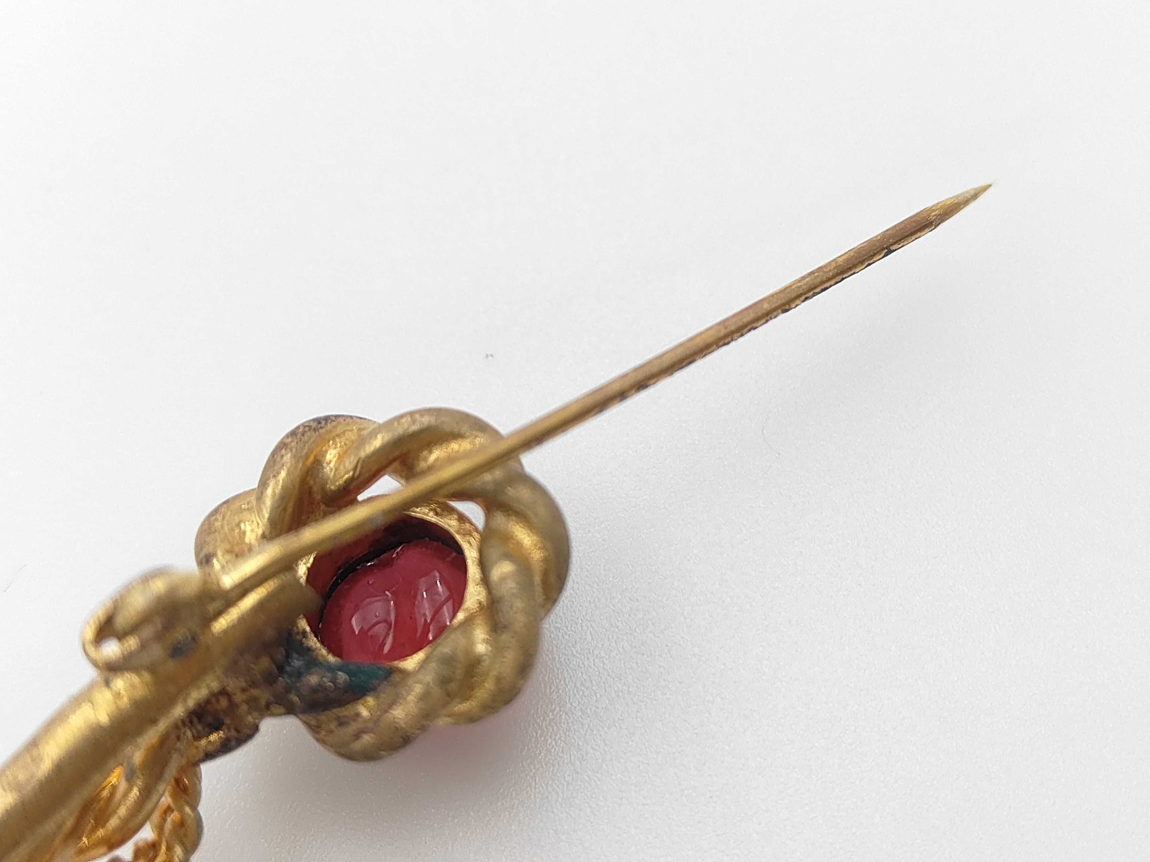 engraved chain brooch with rhinestones. — view 3