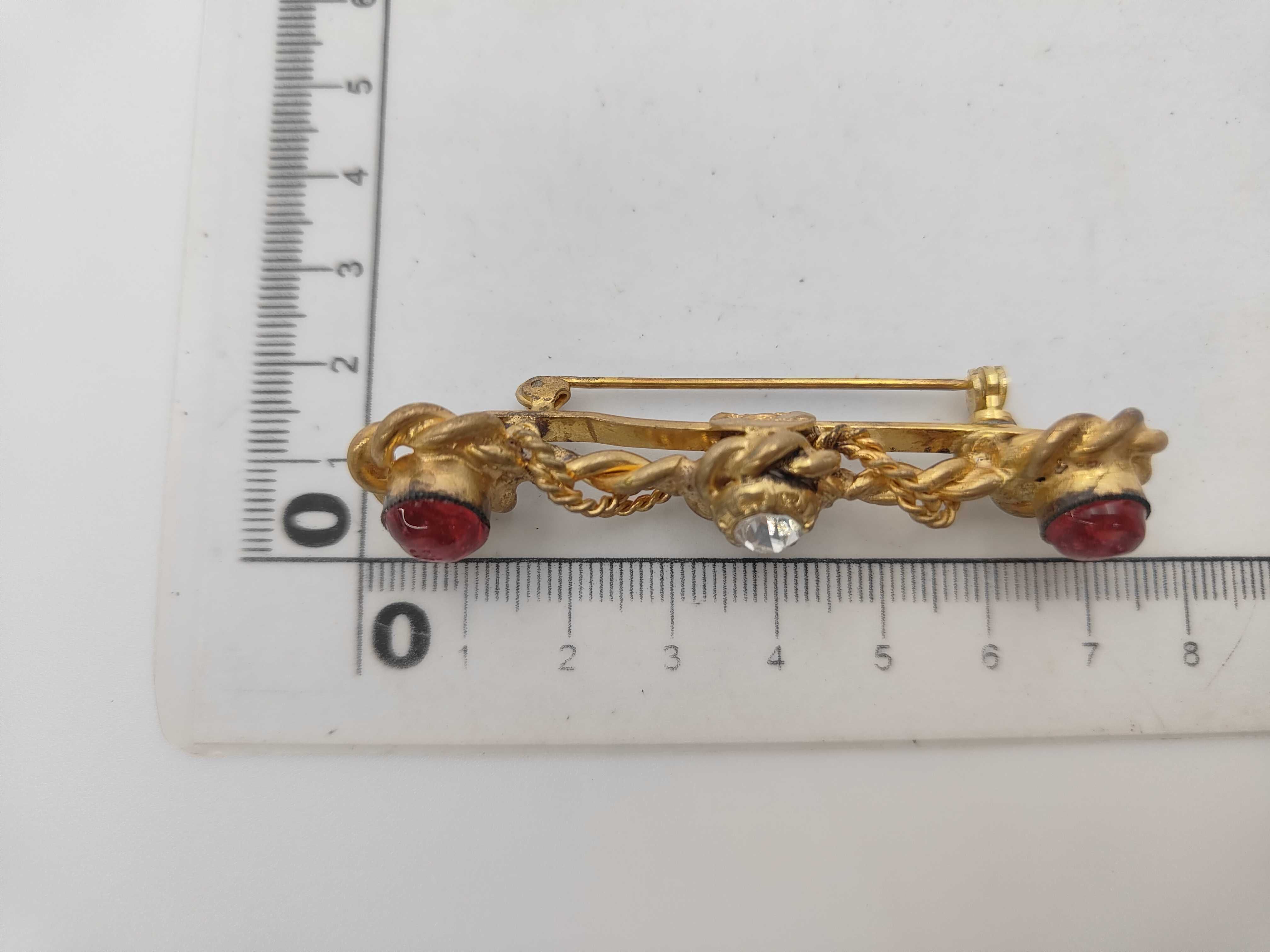engraved chain brooch with rhinestones. — view 4