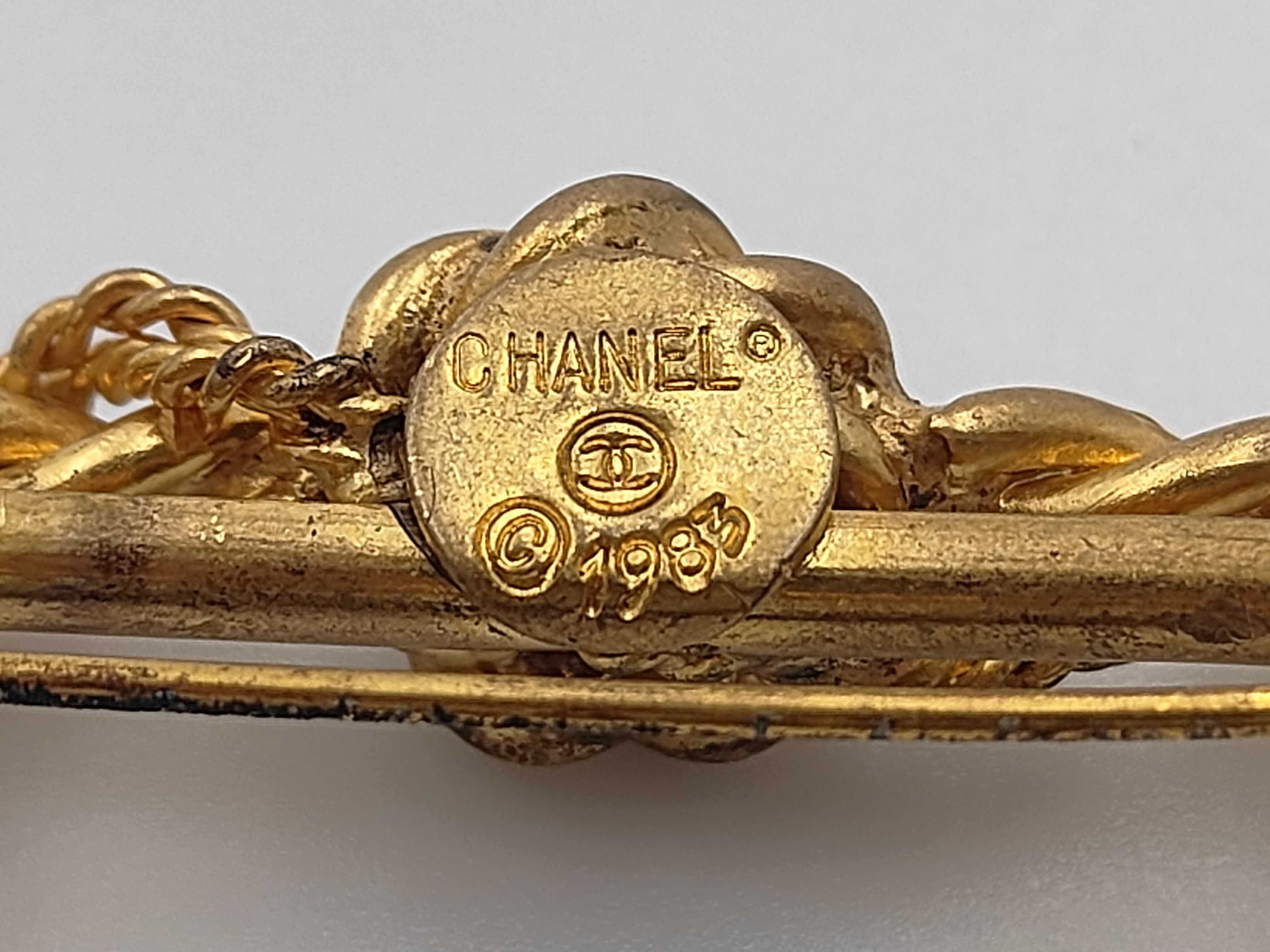 engraved chain brooch with rhinestones. — view 5