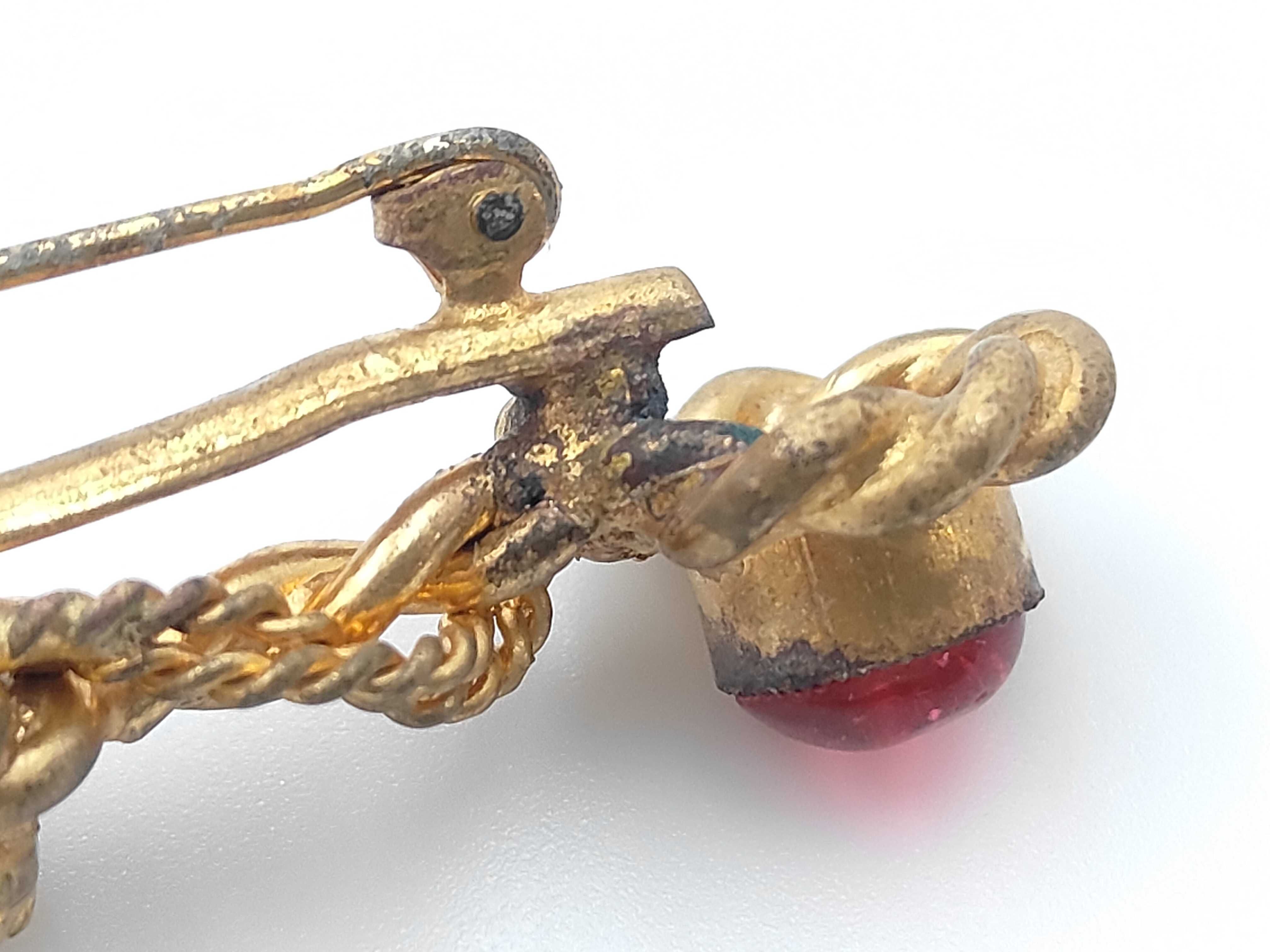 engraved chain brooch with rhinestones. — view 6