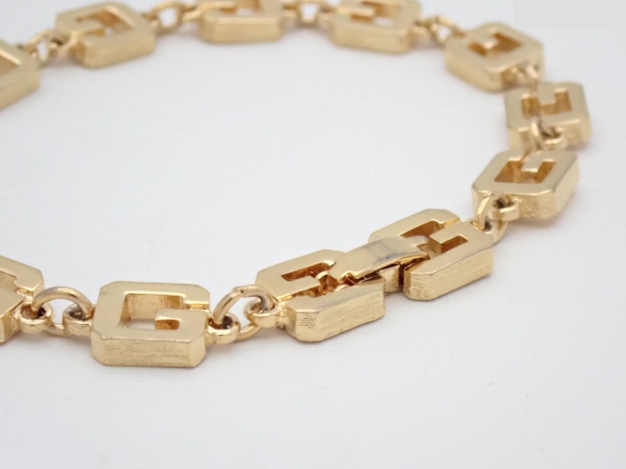 Other lines: Precious metal bracelets and bangles (metal), wrist circumference approximately 19 cm. — view 3