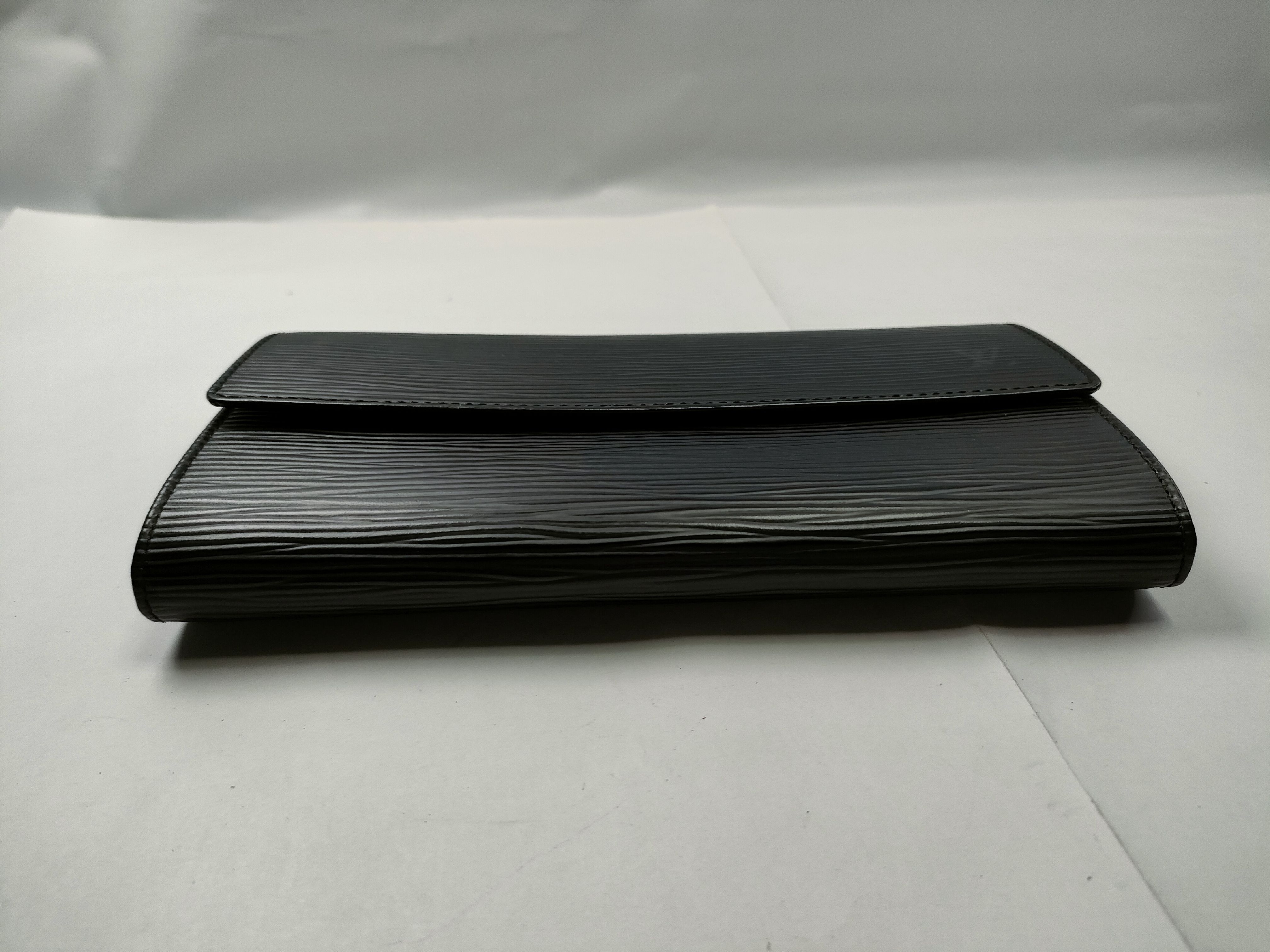 Epi Portefeuille Sarah Noir Wallet — view 4