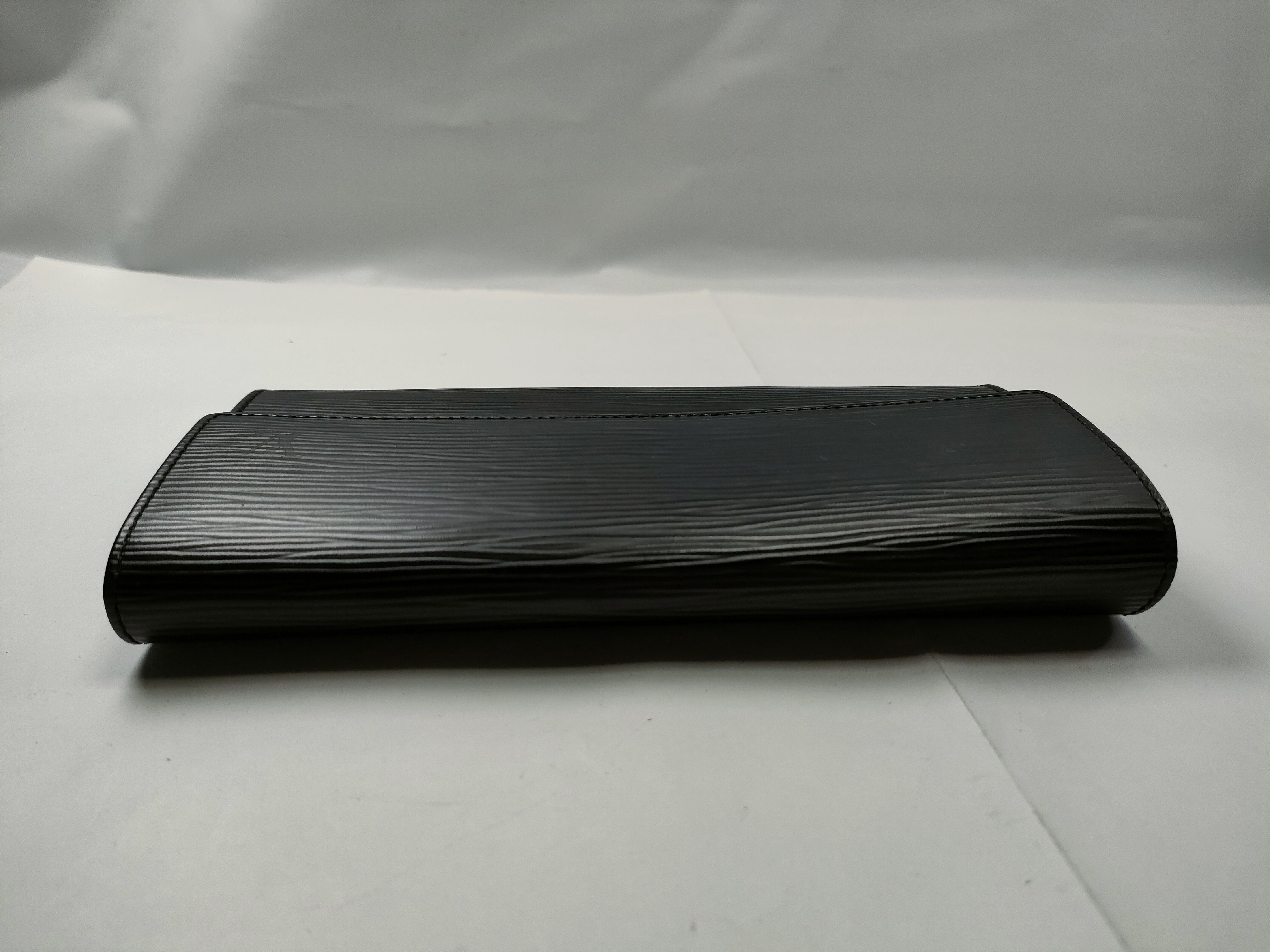 Epi Portefeuille Sarah Noir Wallet — view 6
