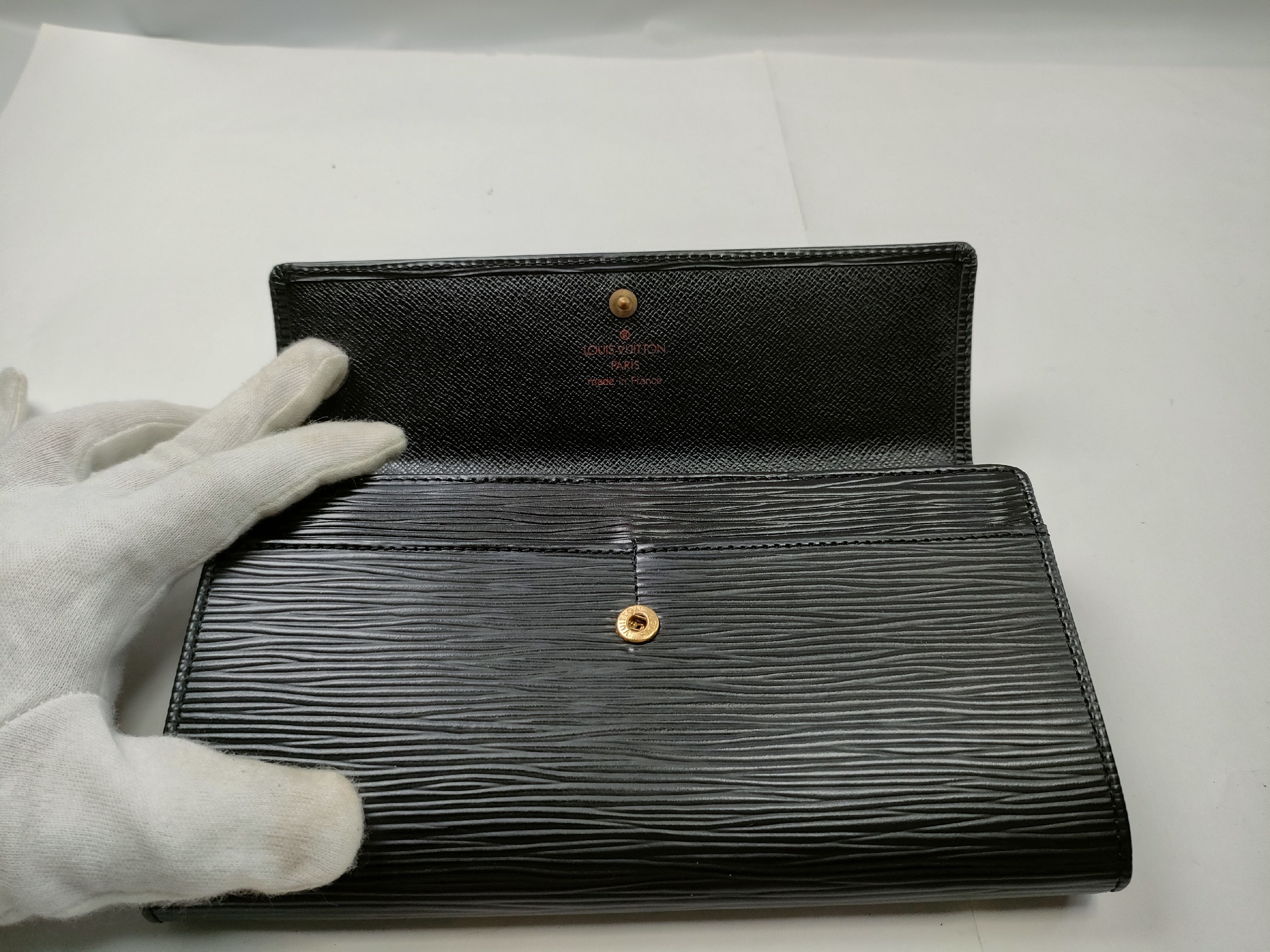 Epi Portefeuille Sarah Noir Wallet — view 7