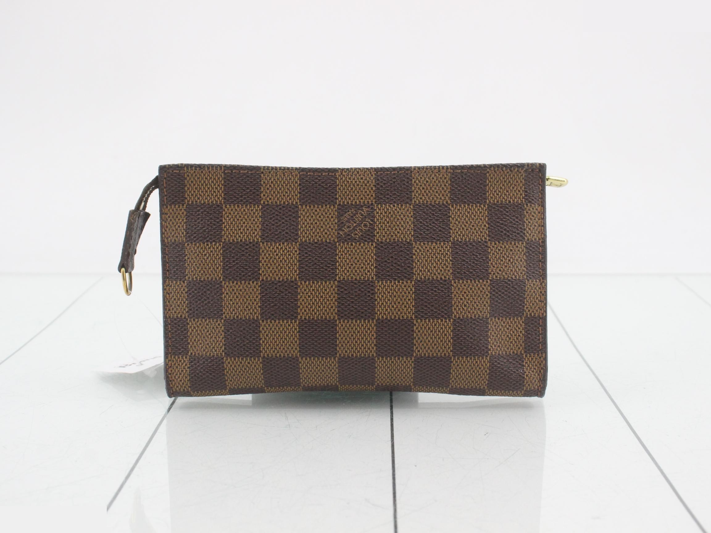 Included pouch — view 2