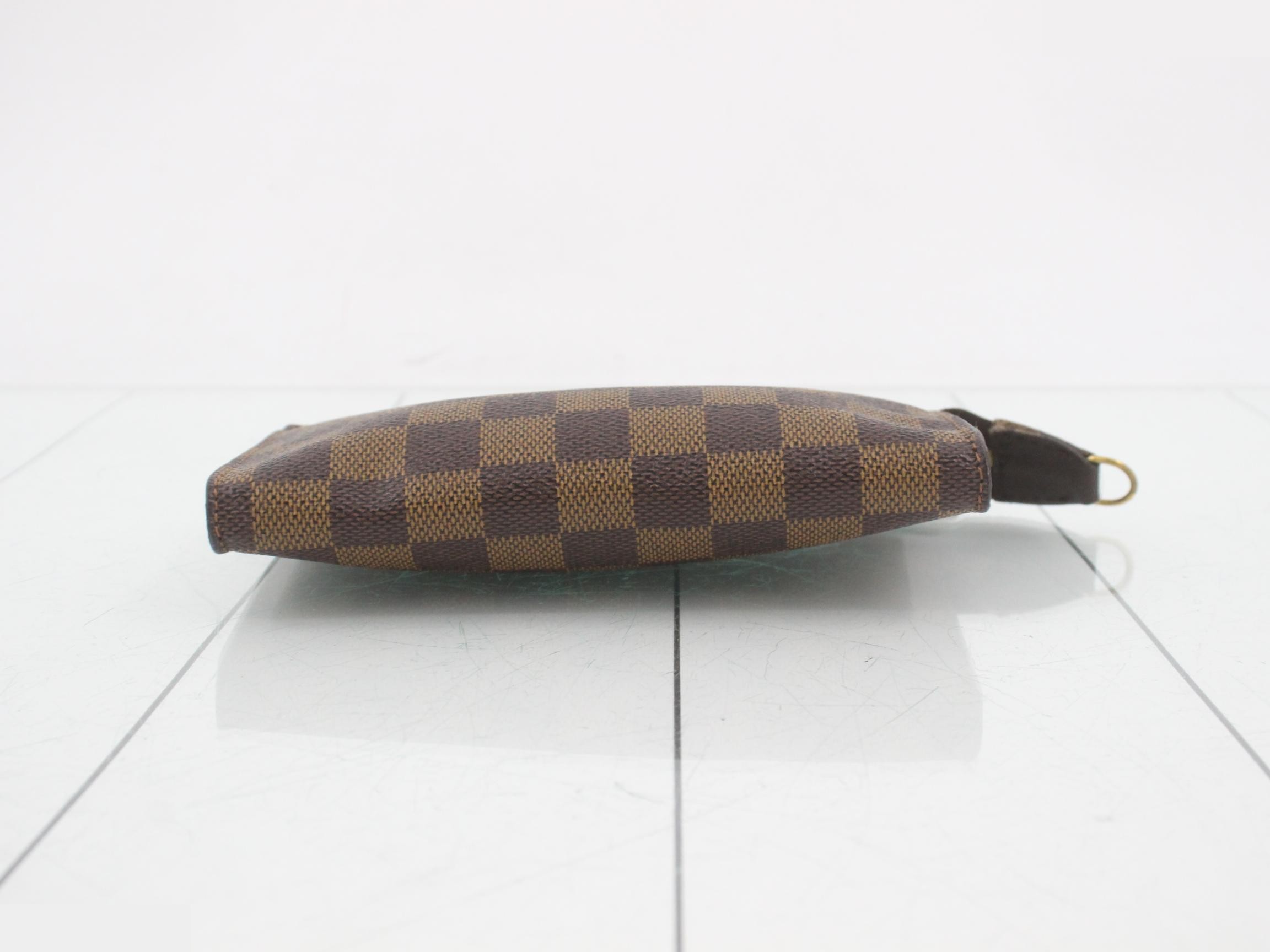 Included pouch — view 3
