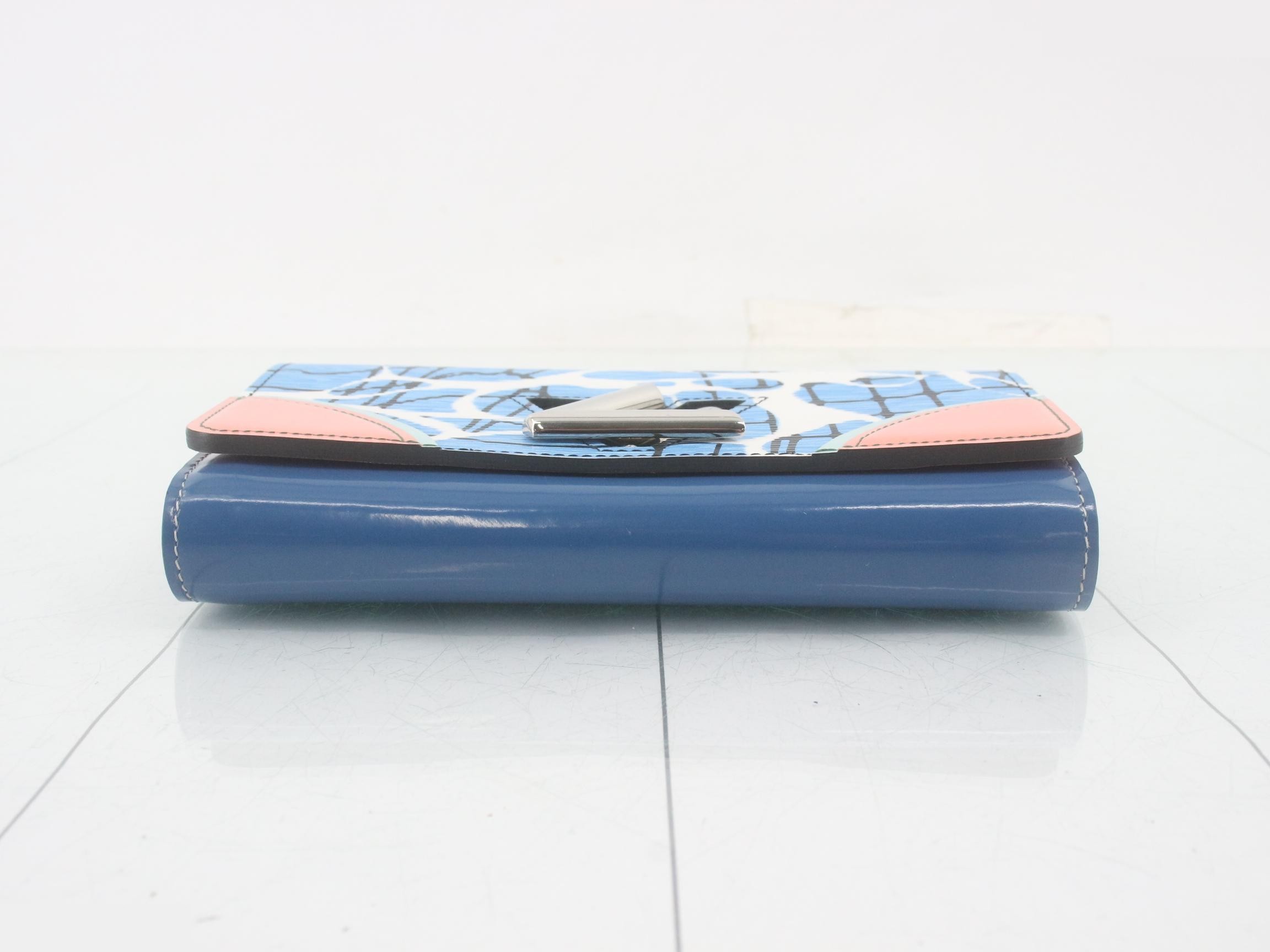 Epi Portefeuille Twist Aqua Pattern Print Chain Shoulder Bag — view 3