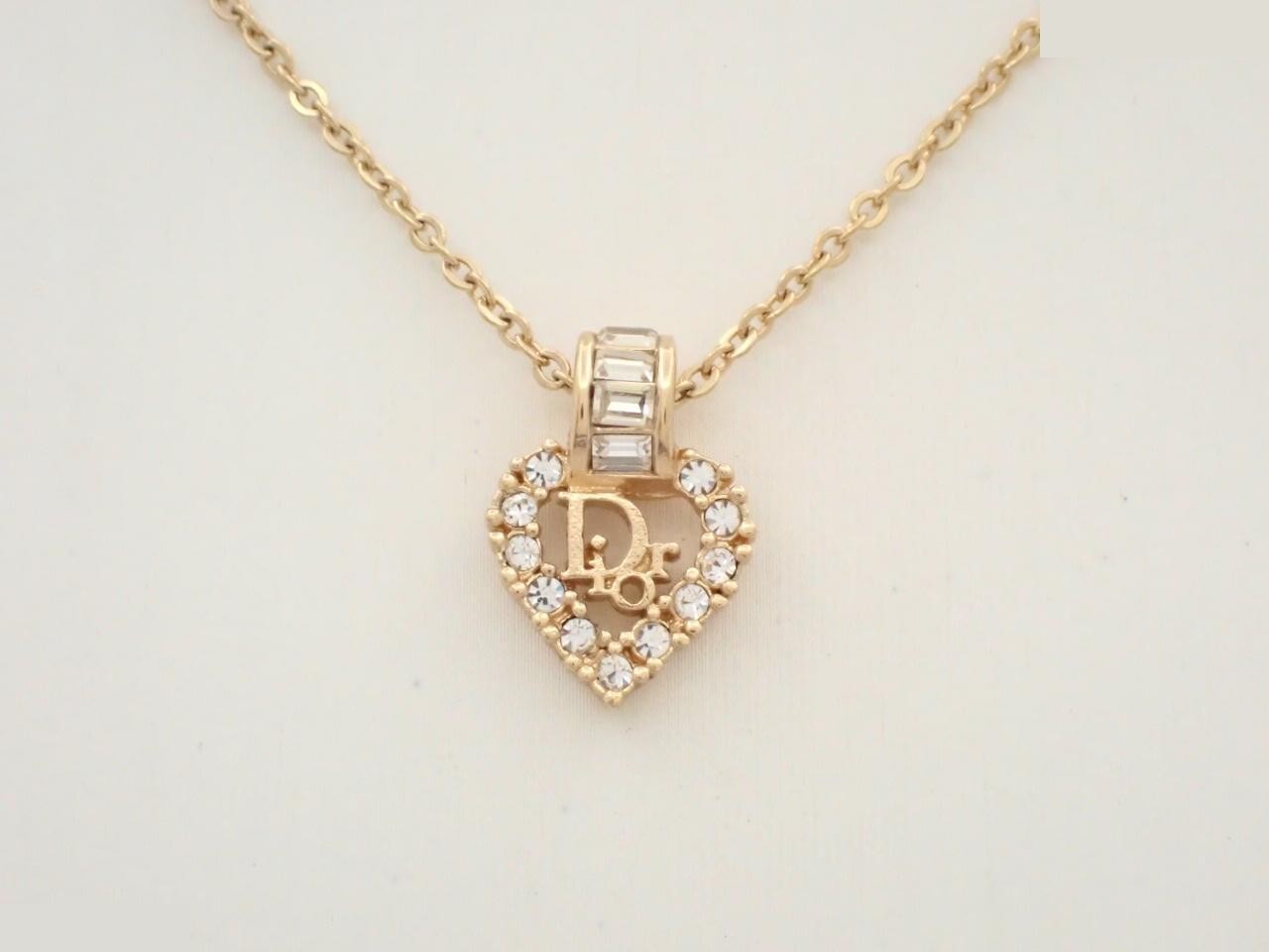 Other lines: Precious metal necklaces and pendants, chain approximately 42cm.