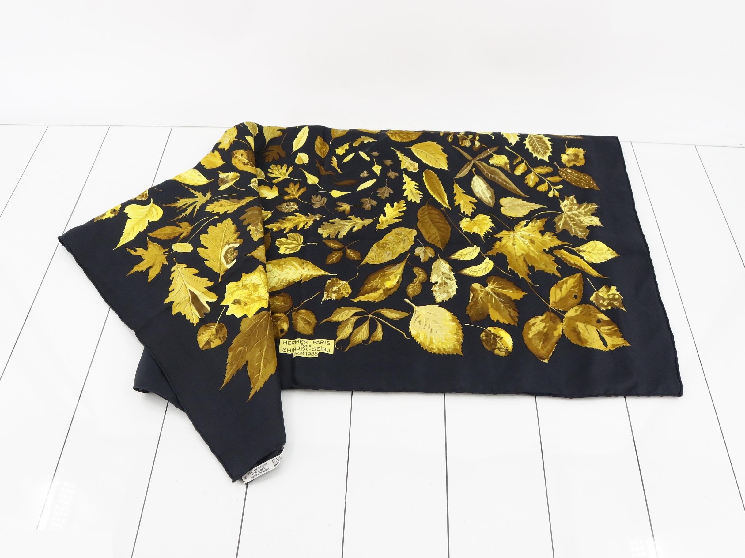 scarf — view 3