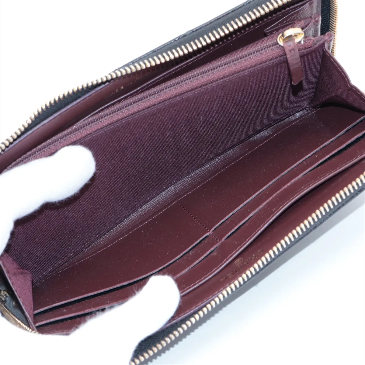 Matelasse caviar skin round zip wallet black gold hardware 25431626 — view 6