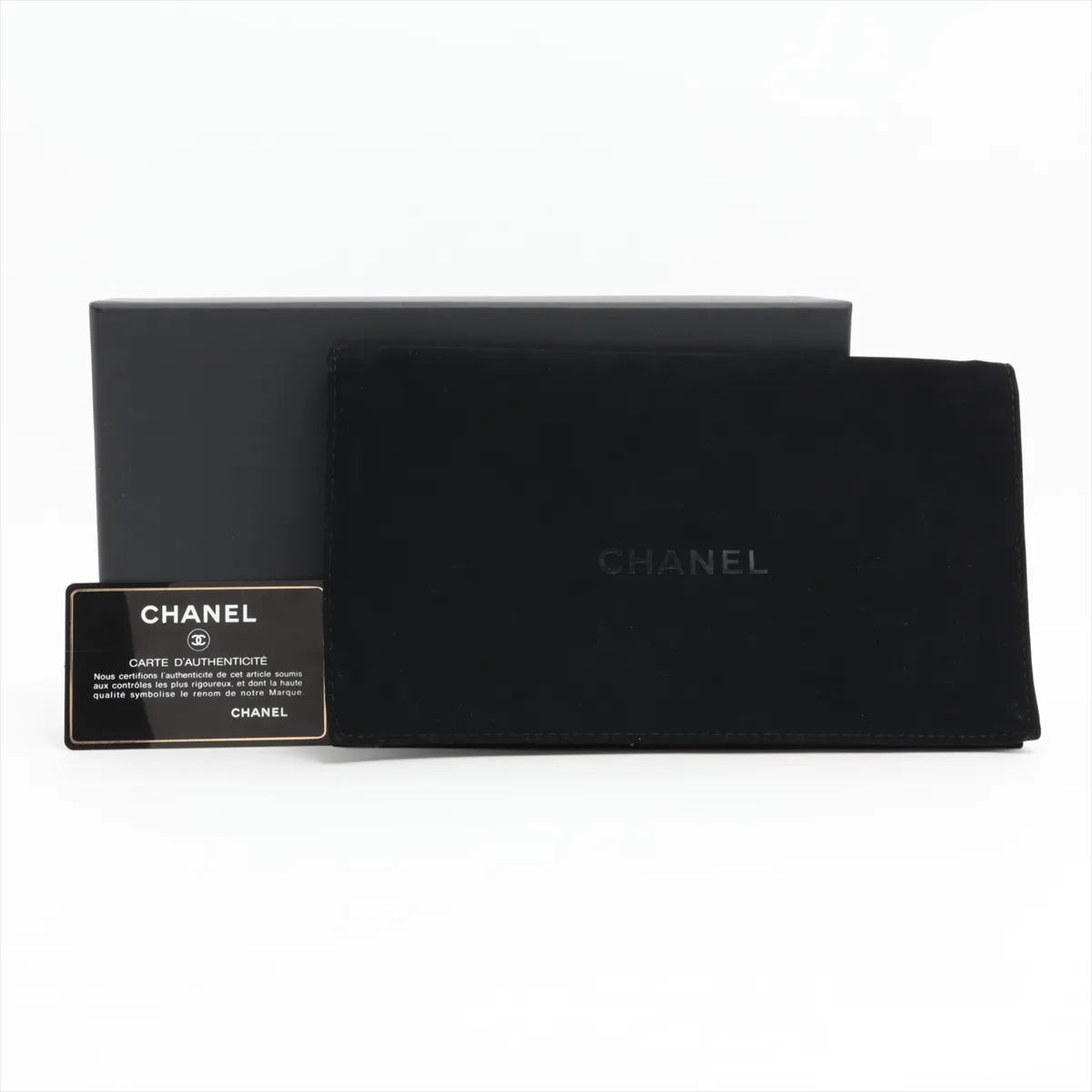 Matelasse caviar skin round zip wallet black gold hardware 25431626 — view 10