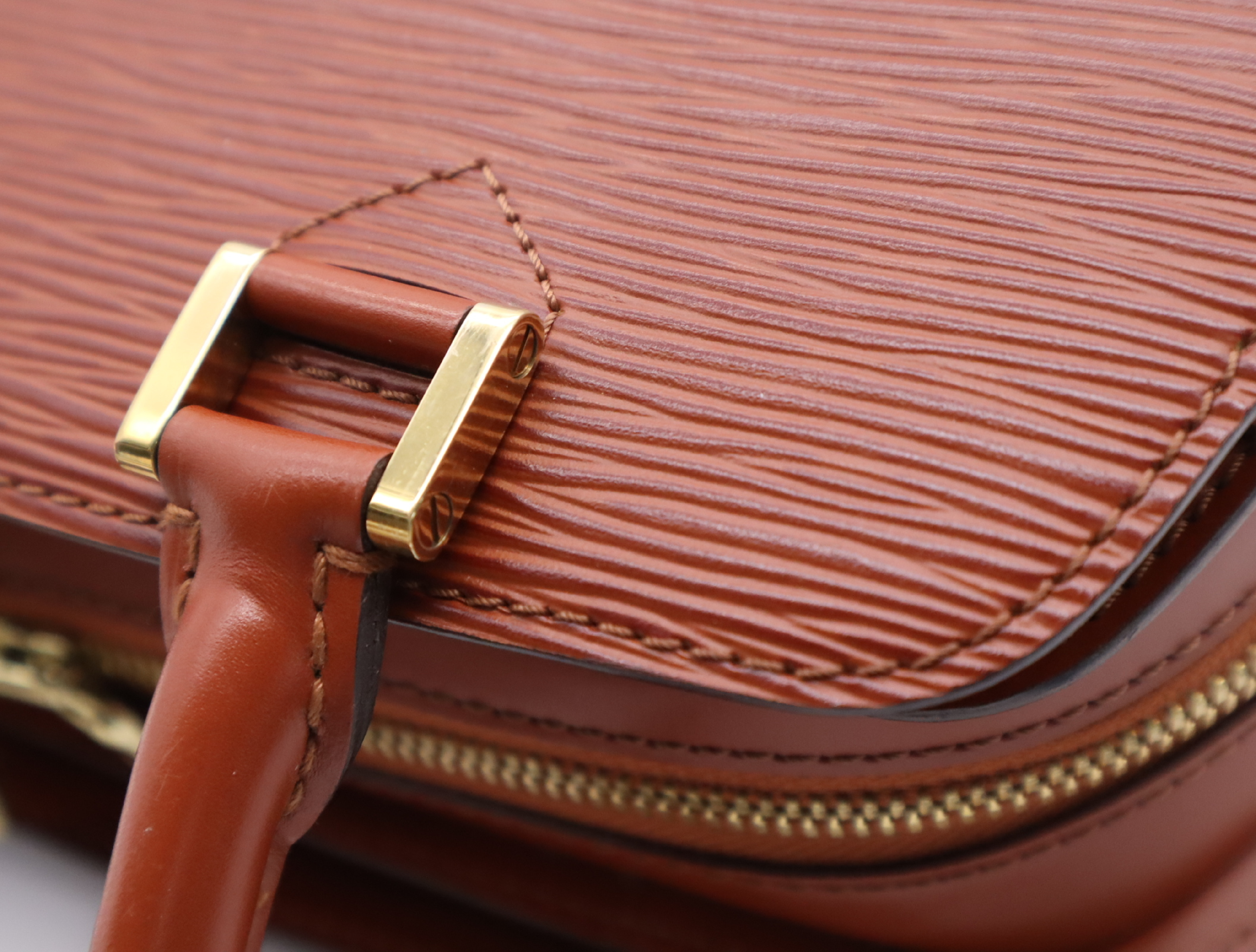M52053 Epi Pont Neuf Kenya Brown Handbag — view 9