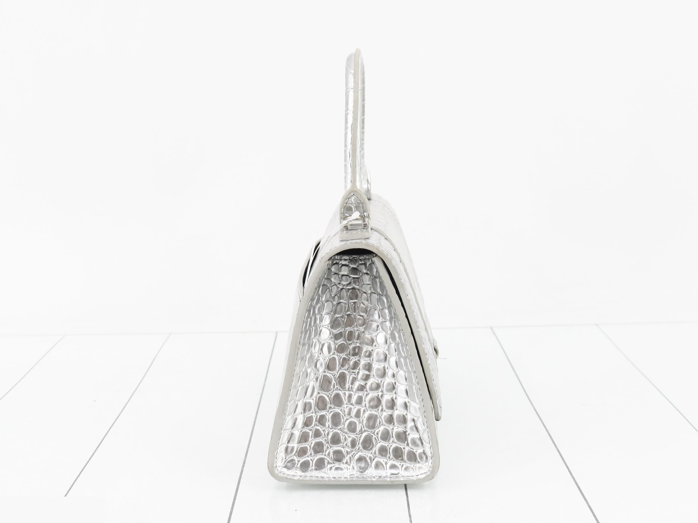 Hourglass — view 4