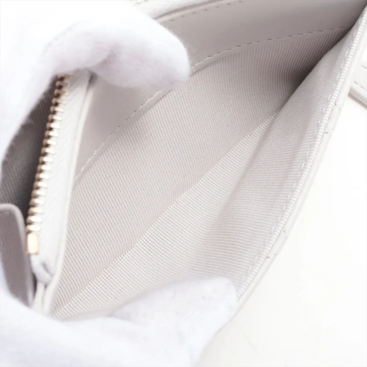 Matelasse Lambskin Fragment Case White Silver Hardware CANATK6H — view 4