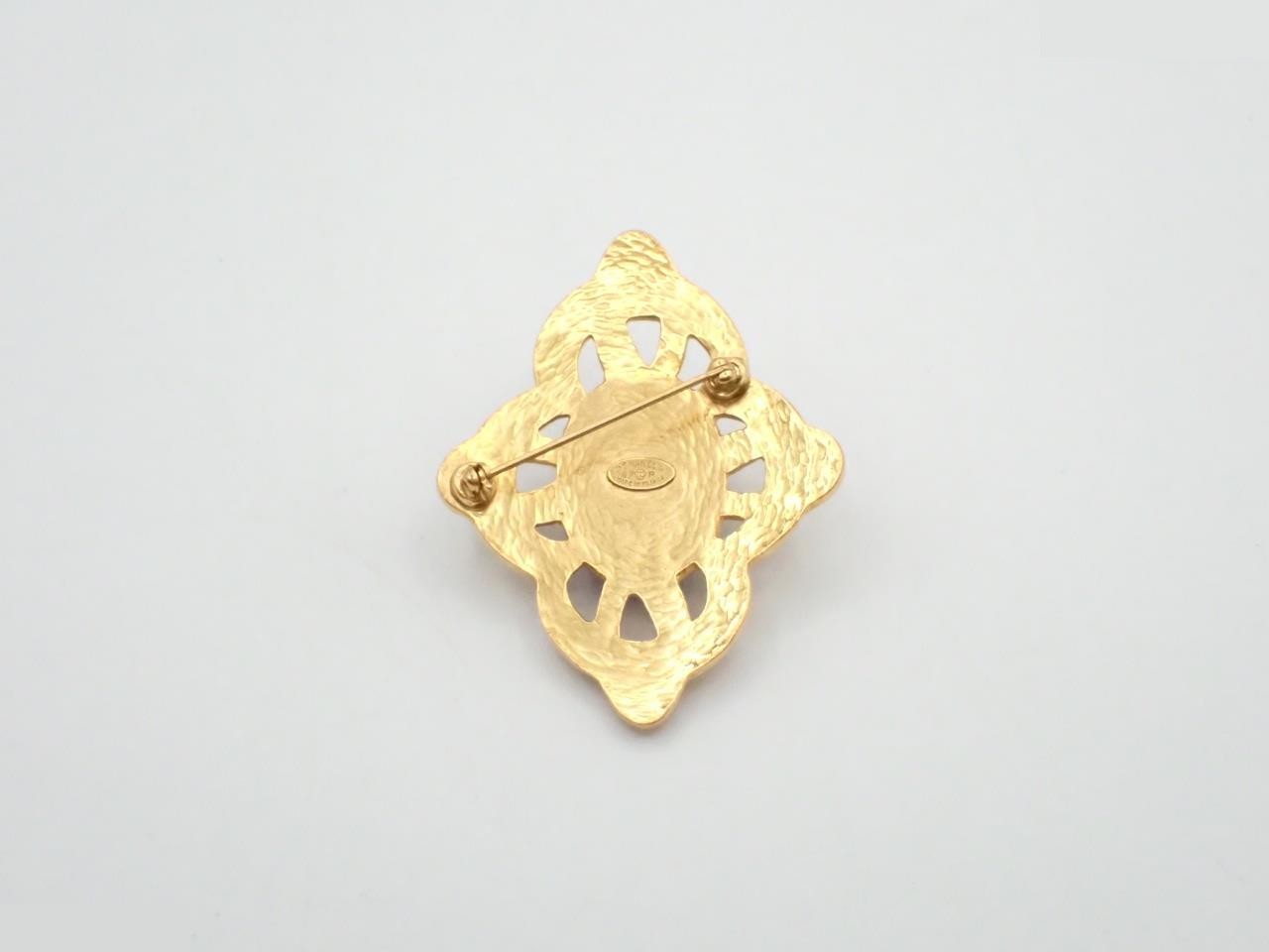 brooch, 97P — view 2