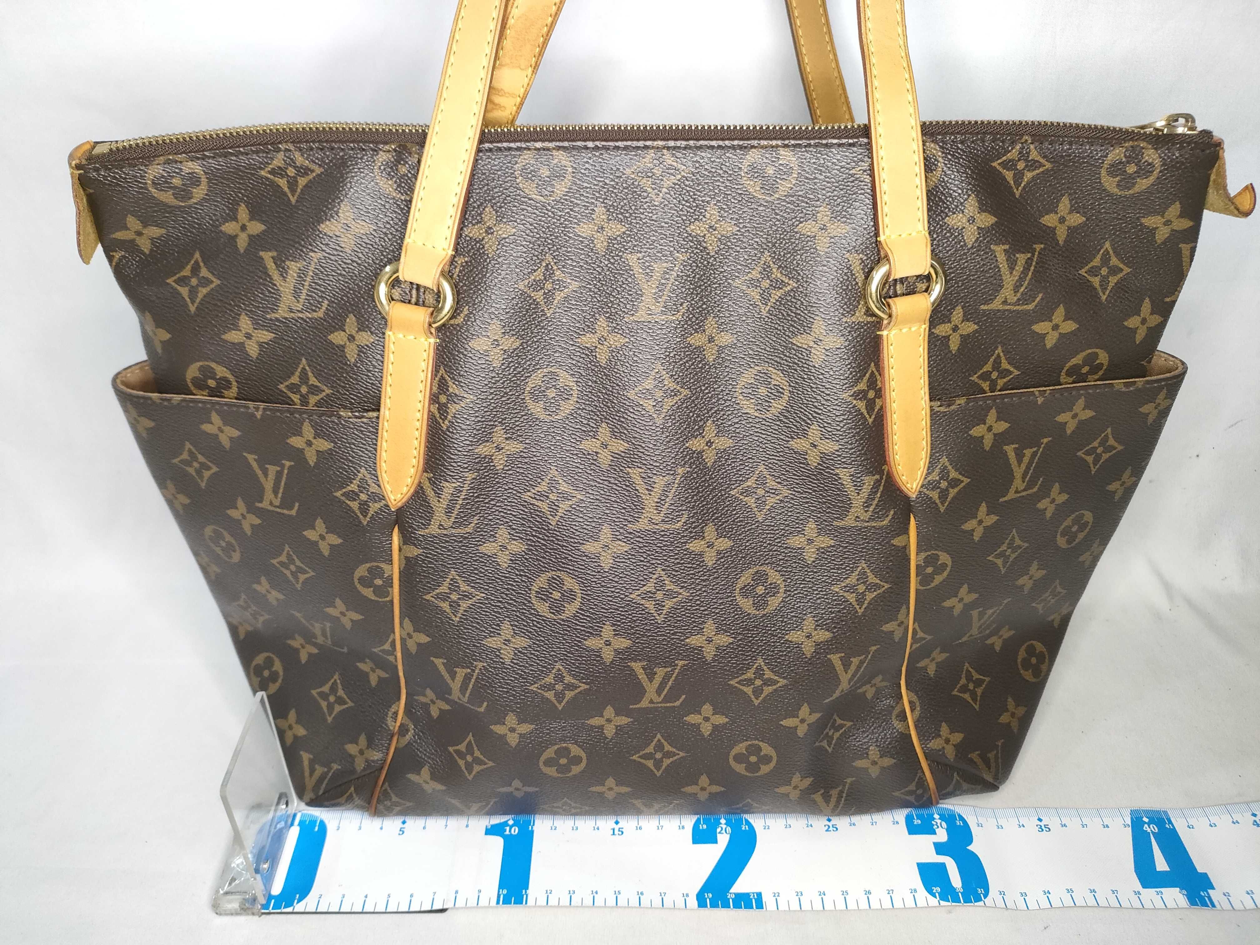 Monogram KR - Monogram Canvas Totally MM Bag M56689 Tote Bag — view 2