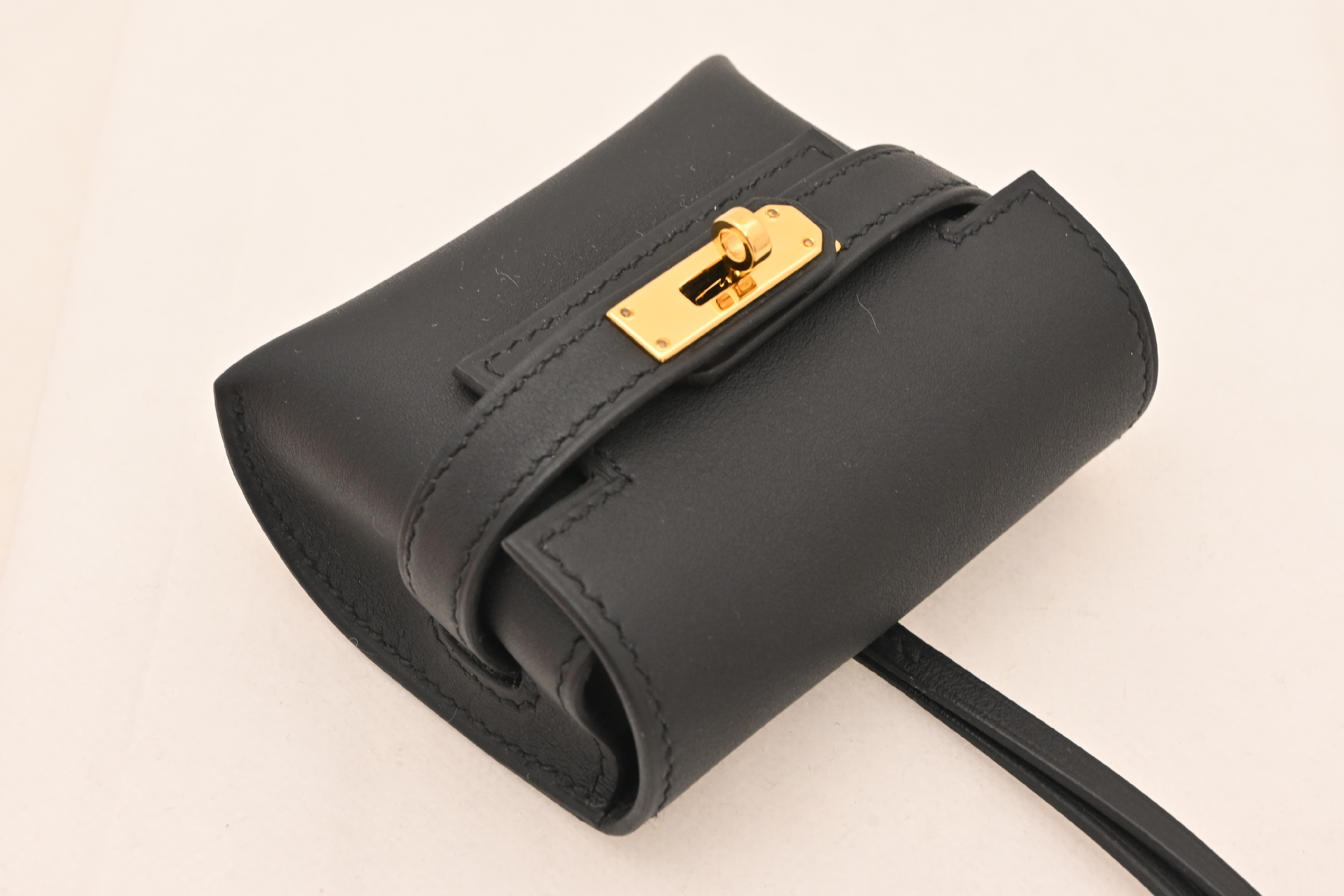 Kelly Festival Charm, Black with Gold Hardware, Swift Leather, Other Accessories — view 4