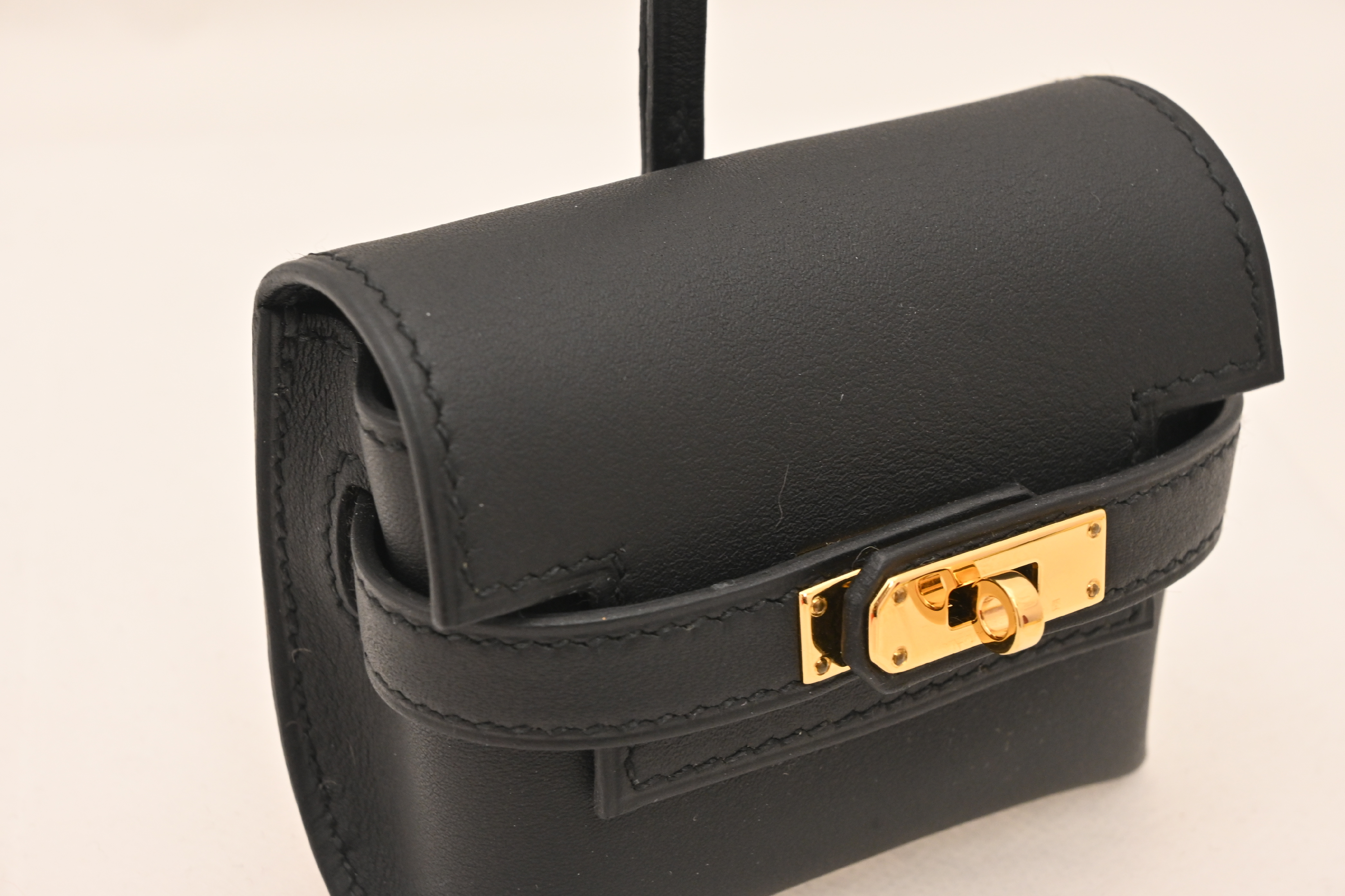 Kelly Festival Charm, Black with Gold Hardware, Swift Leather, Other Accessories — view 6