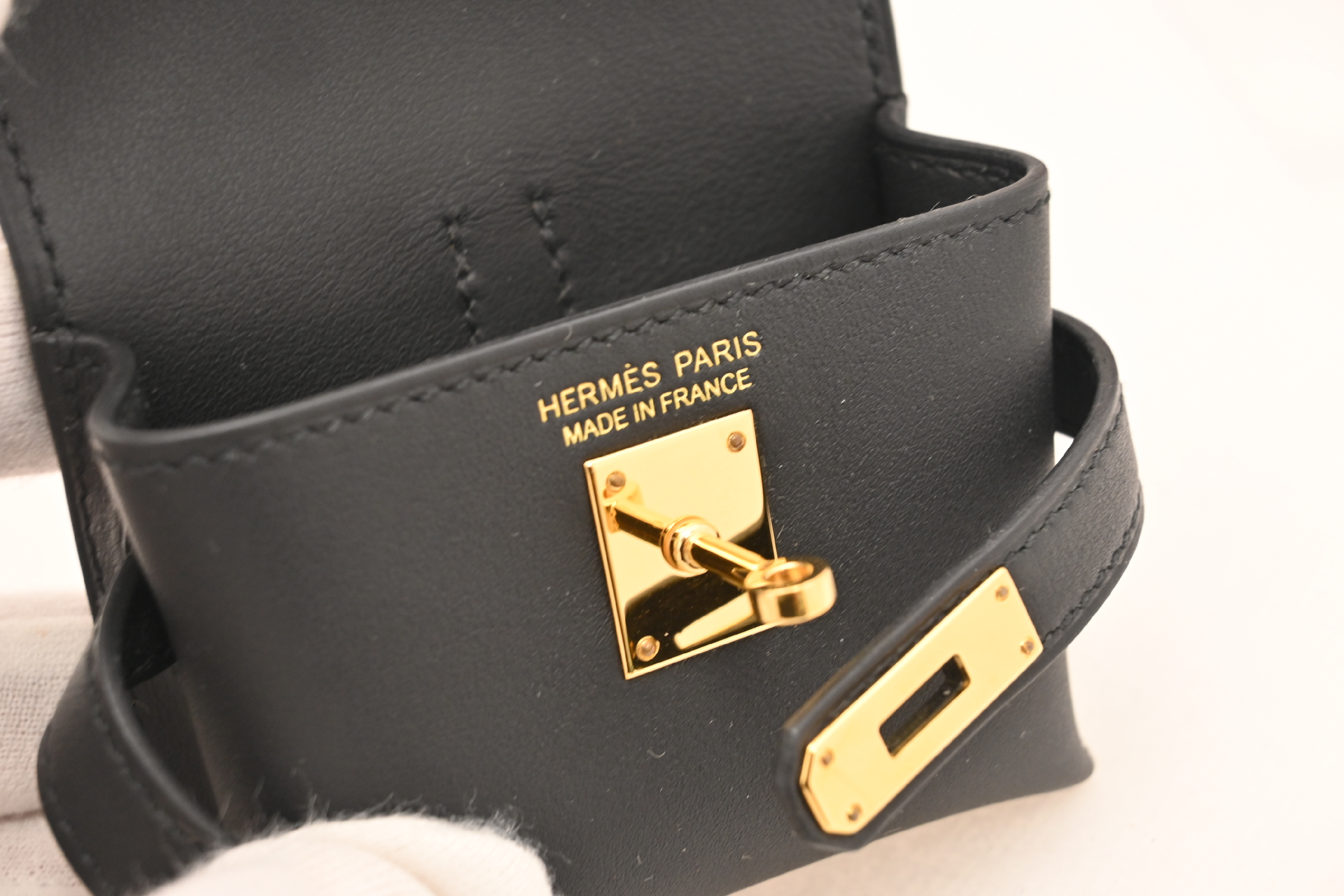Kelly Festival Charm, Black with Gold Hardware, Swift Leather, Other Accessories — view 9