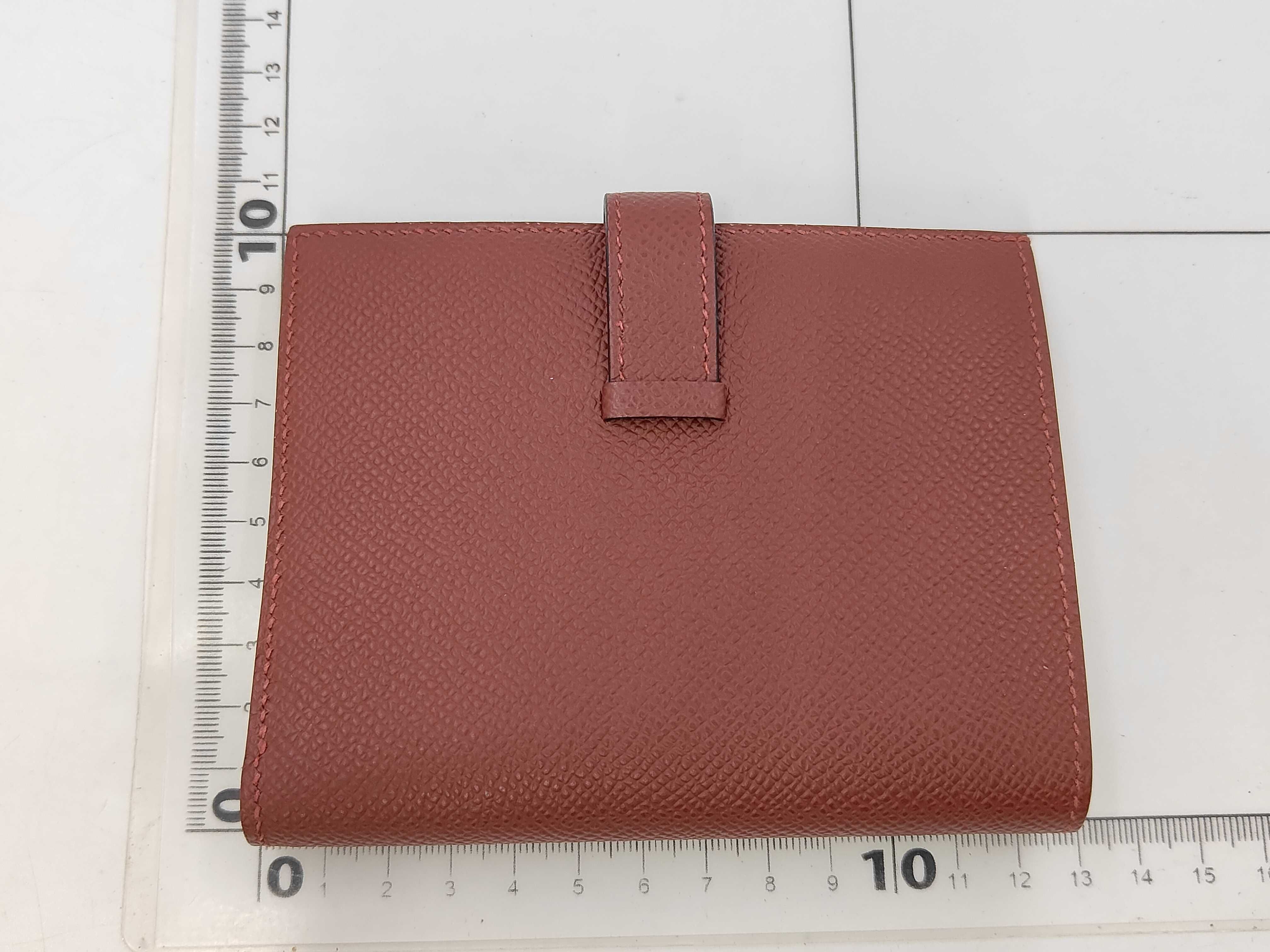 Bearn Compact Wallet, Rouge H, Veau Epsom Leather, W Stamp: 2024 Model — view 2