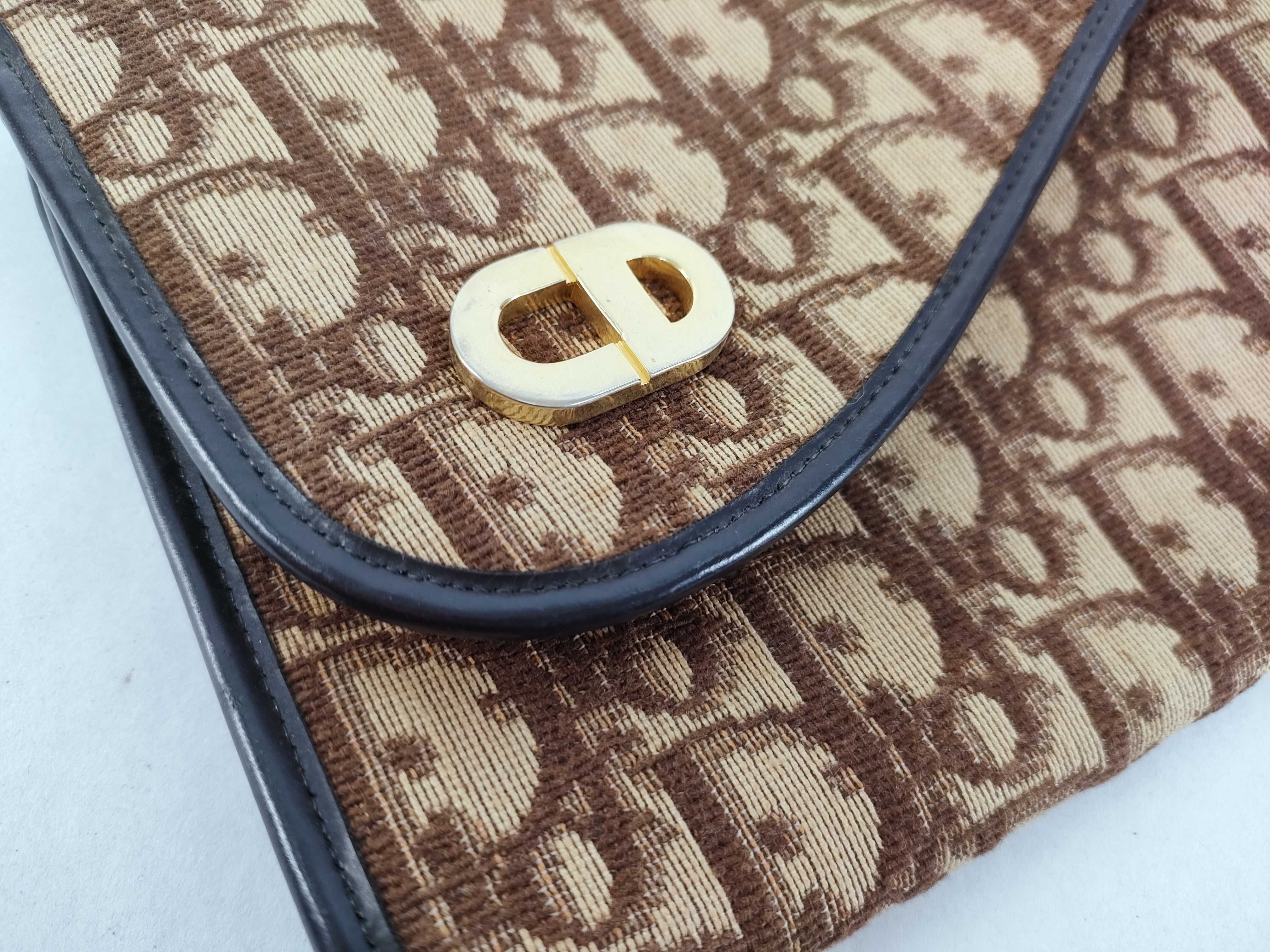 Trotter Vintage Chain Shoulder Bag — view 9