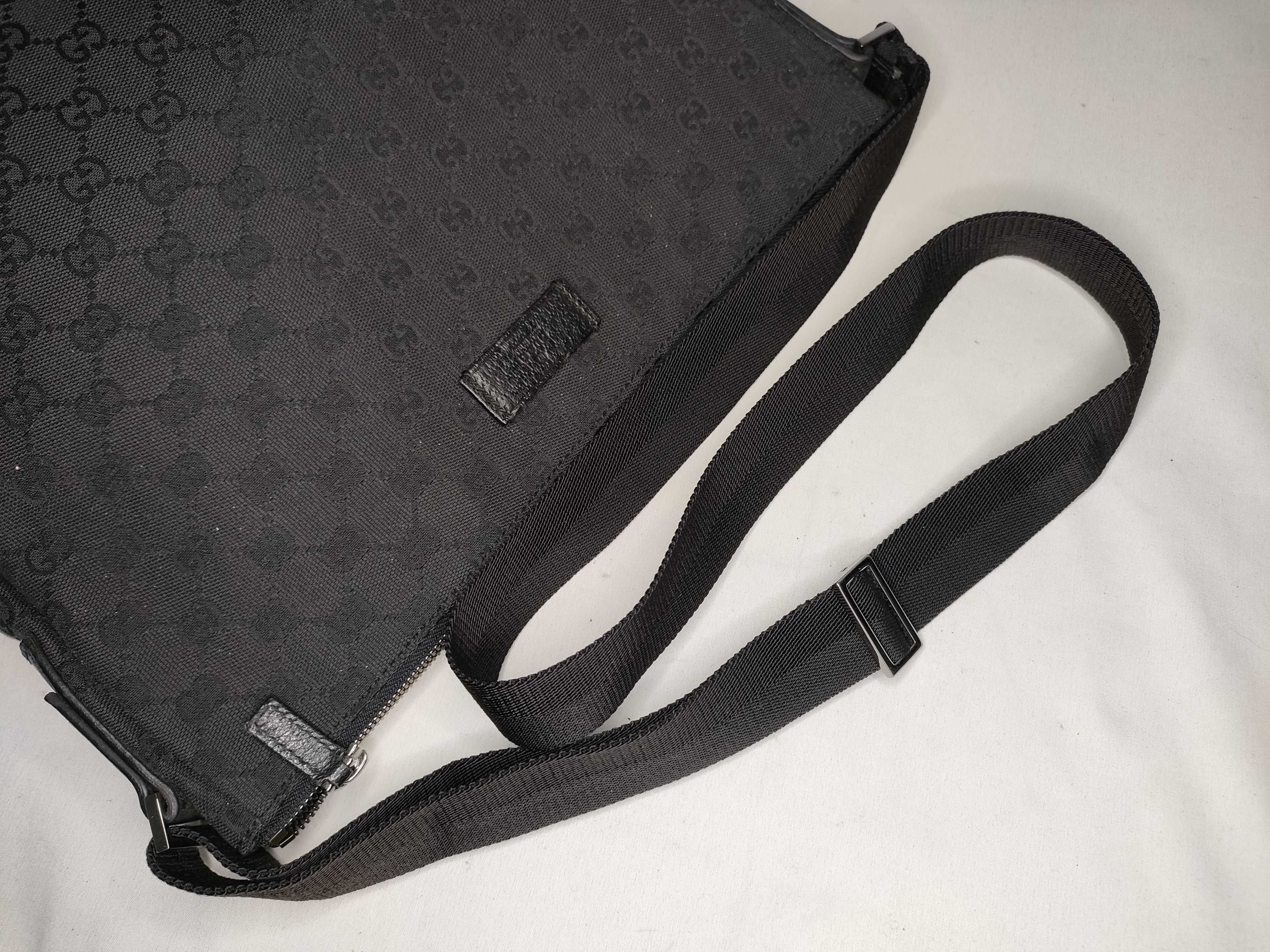GG Canvas Shoulder Bag — view 3