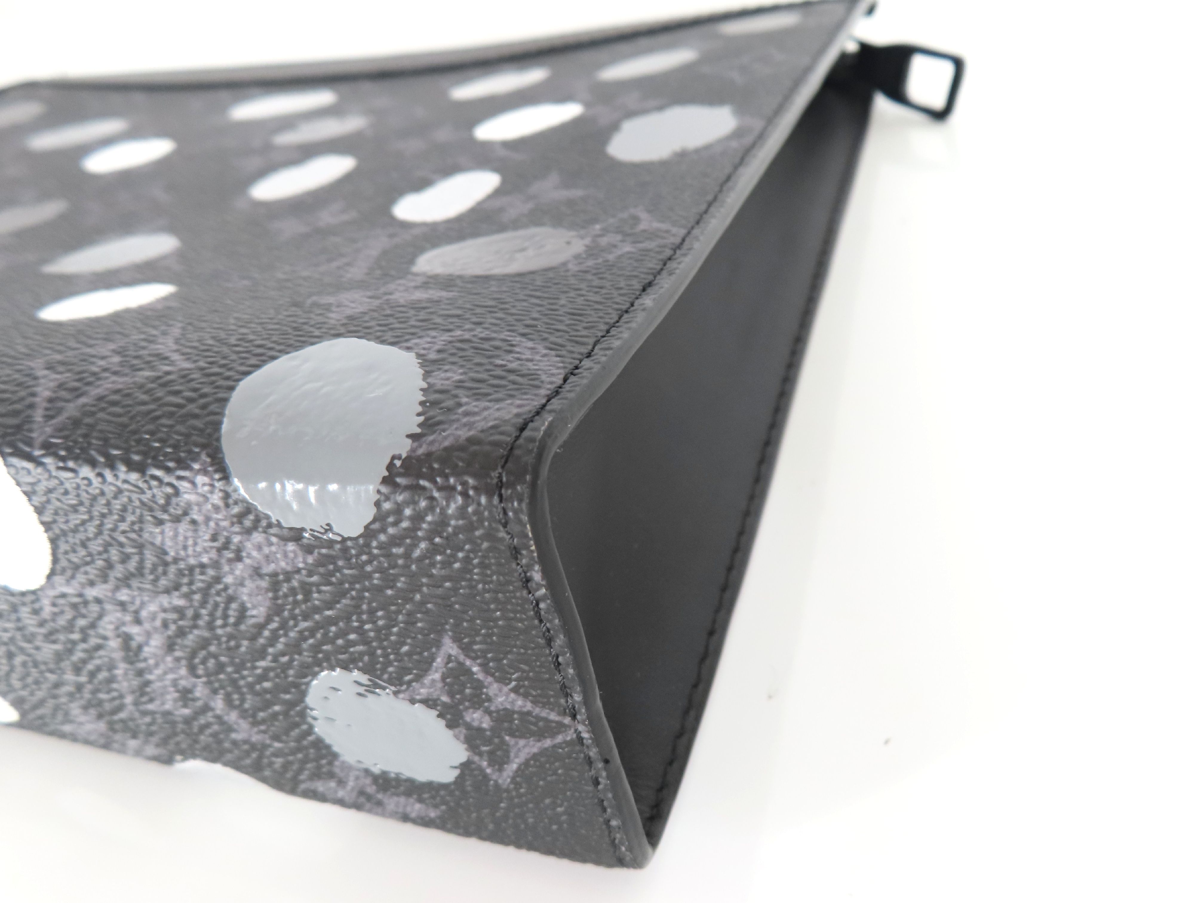 LV x YK Pochette Voyage M81934 Yayoi Kusama Second Bag — view 3